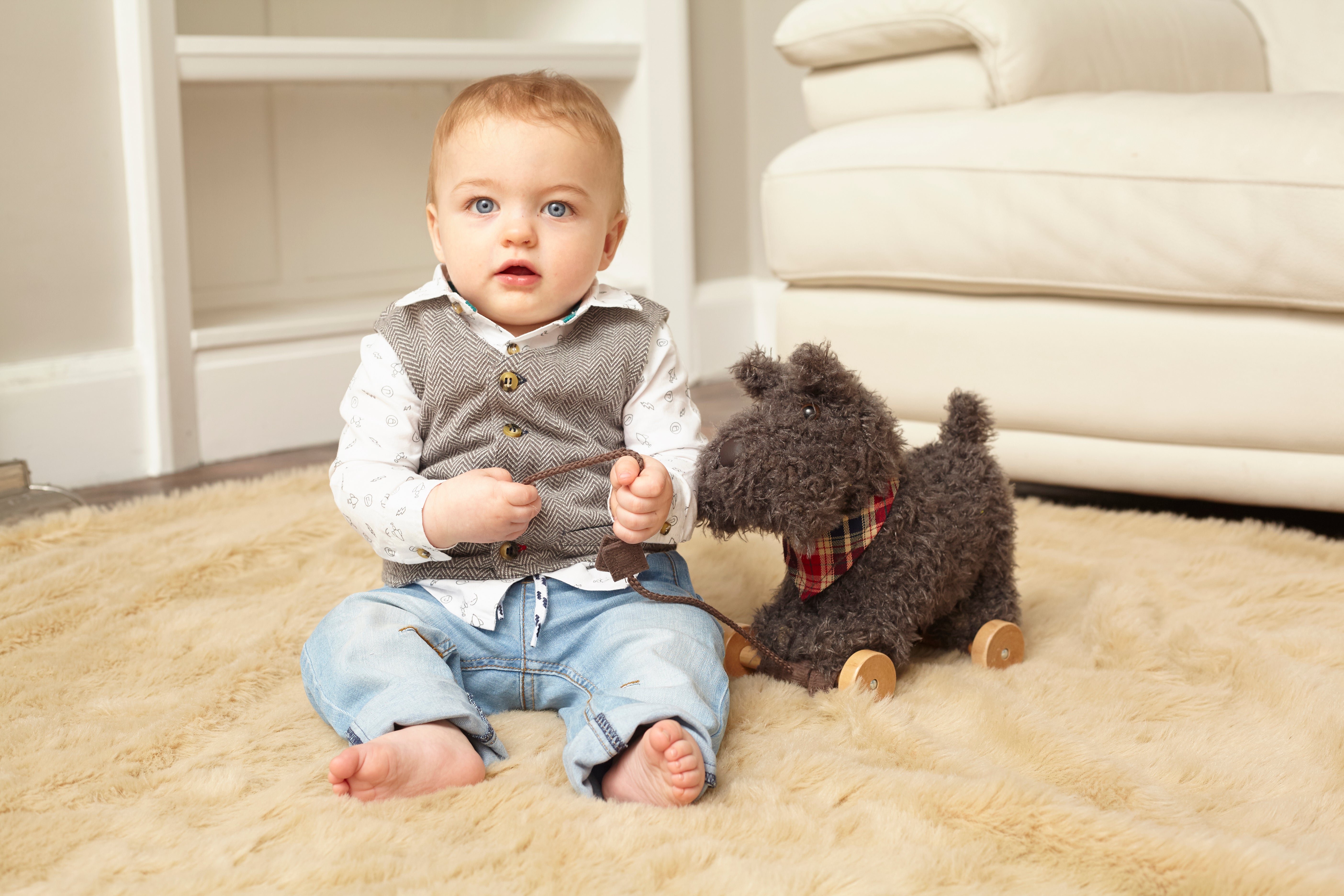 Scottie Dog Pull Along Toy - Classic Wooden Pull Toy for Toddlers & Kids - Perfect for Indoor & Outdoor Play, Early Learning & Motor Skills Development