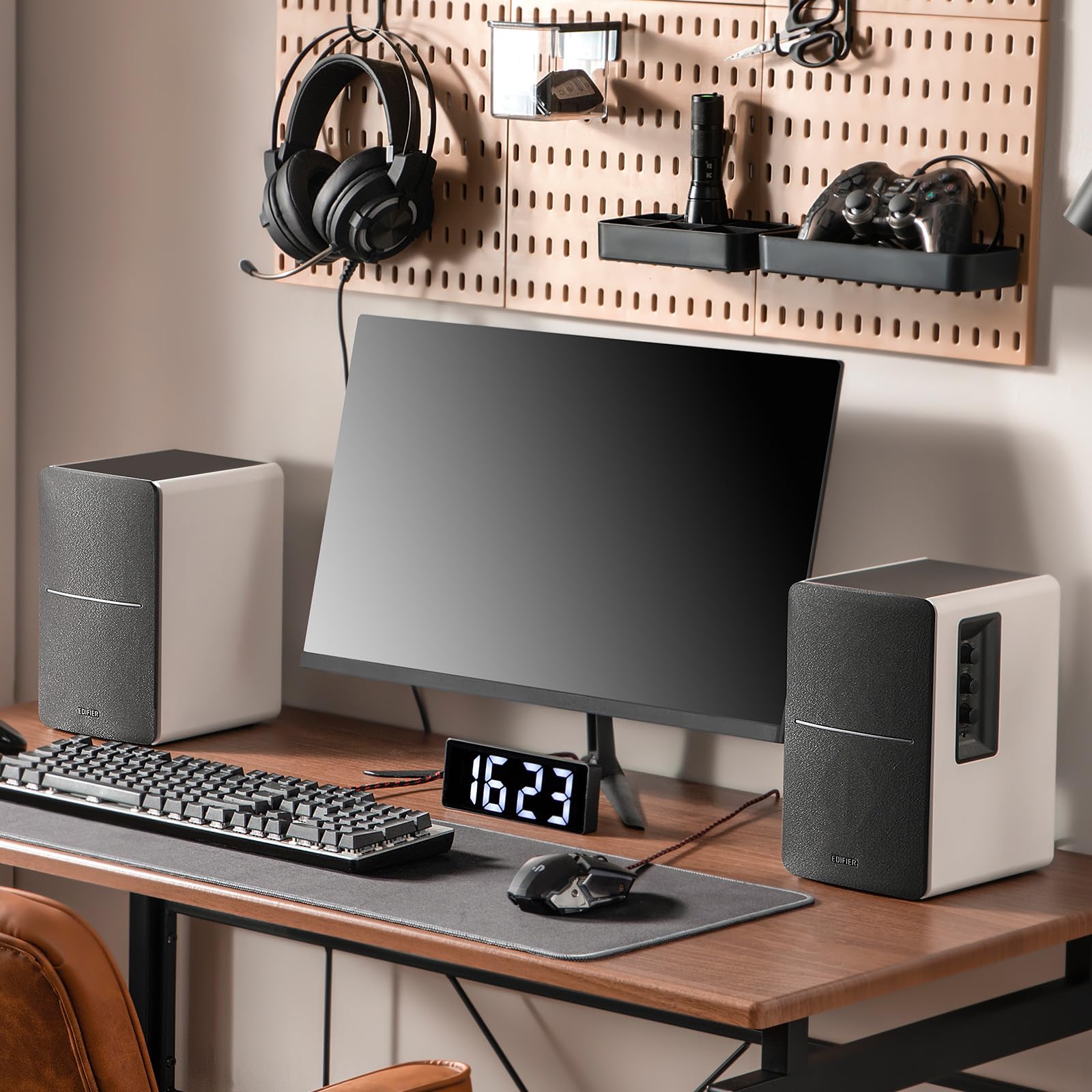 Edifier R1280DB Bluetooth Bookshelf Speakers - Wireless Studio Monitors with Optical Input, 4 Inch Near Field Speaker, 42W RMS, Wood Grain (White) - Perfect for Home Audio, Gaming & Music Streaming
