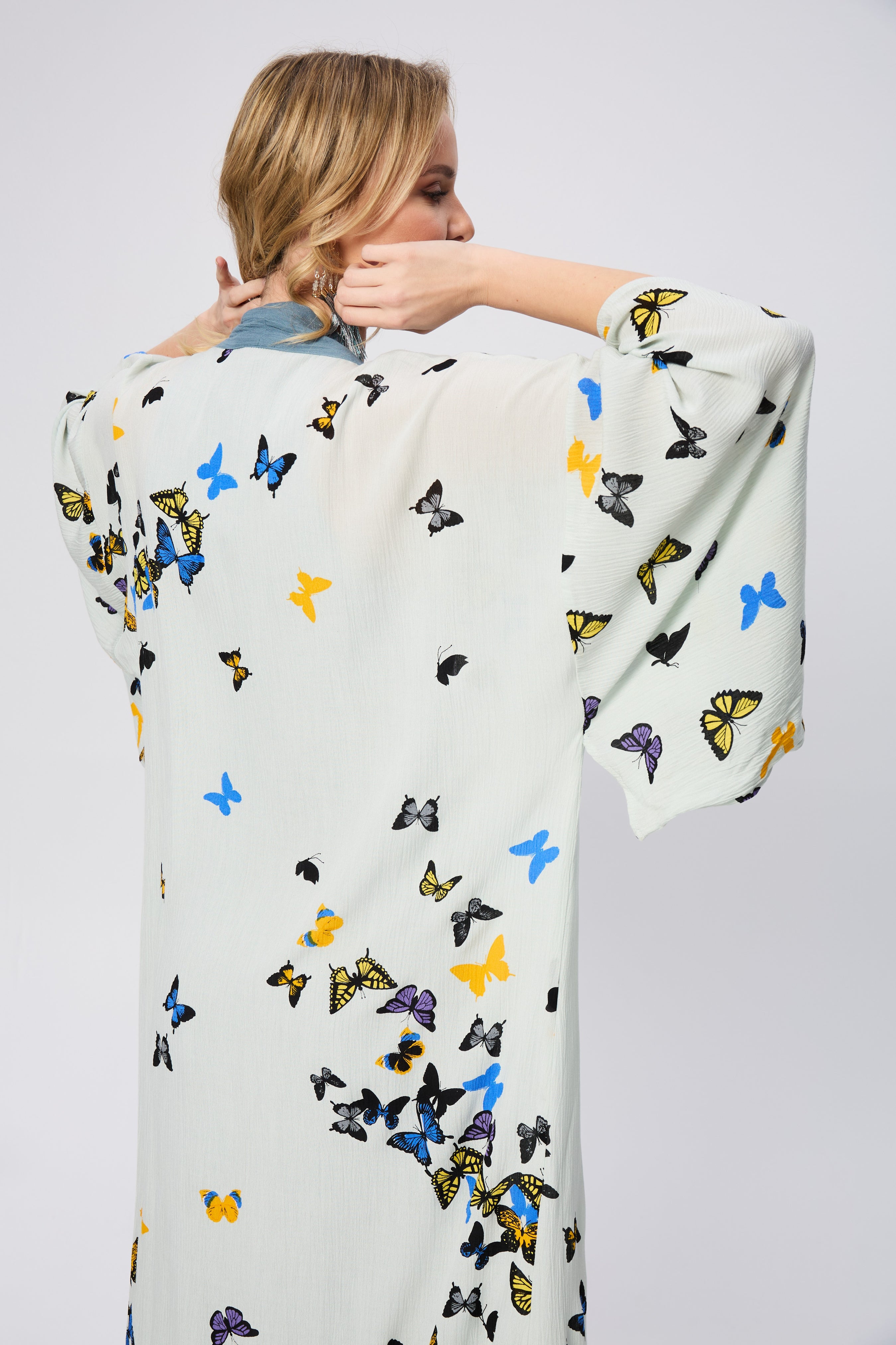 Butterfly Kisses Kimono Robe - Women's Floral Lightweight Bathrobe for Spa, Lounge & Beach Cover-Up - Soft Comfortable Sleepwear & Loungewear