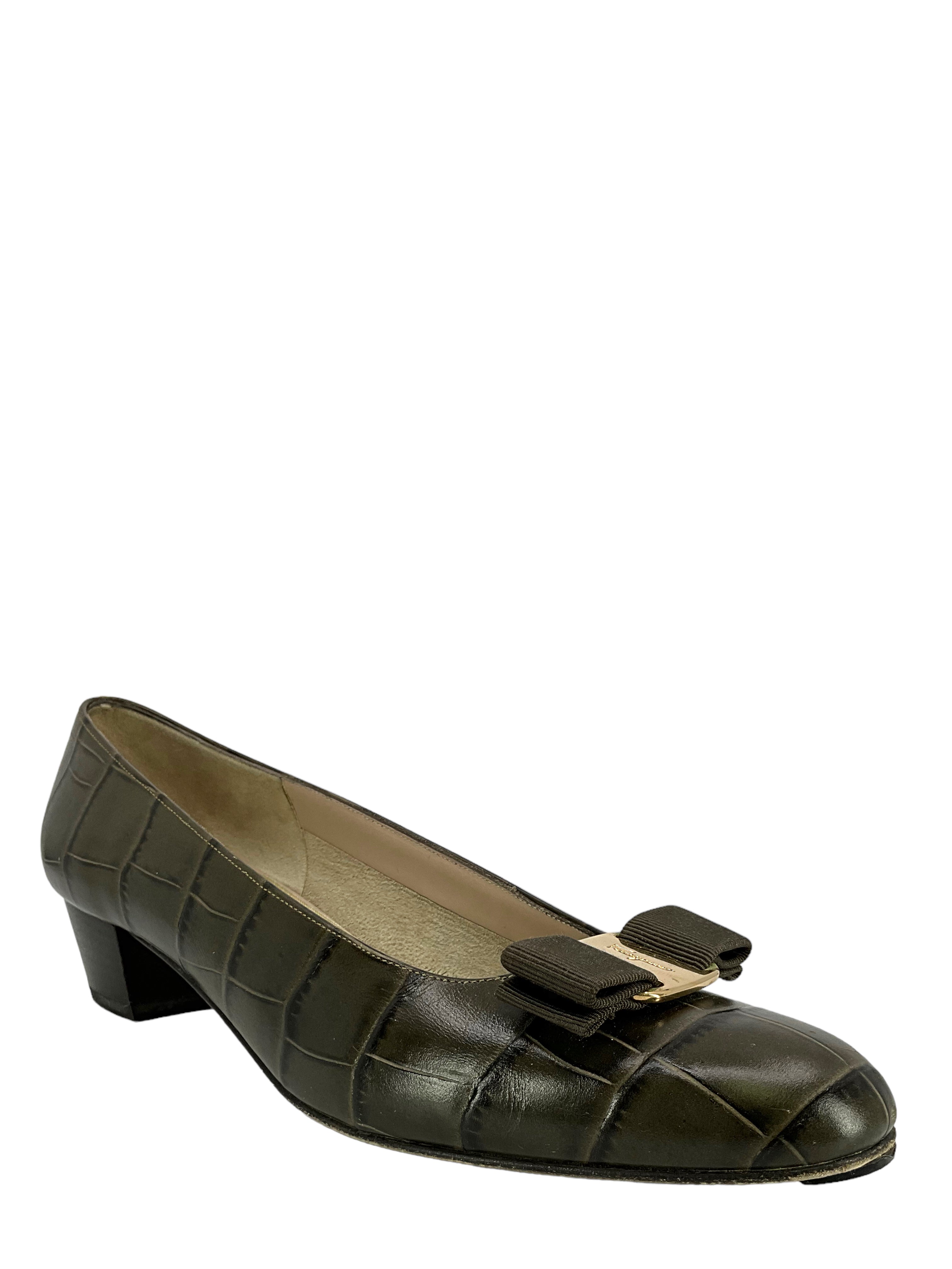 Salvatore Ferragamo Vara Bow Crocodile Embossed Leather Pumps Women's Size 9.5 - Elegant Dress Shoes for Office, Wedding & Special Occasions
