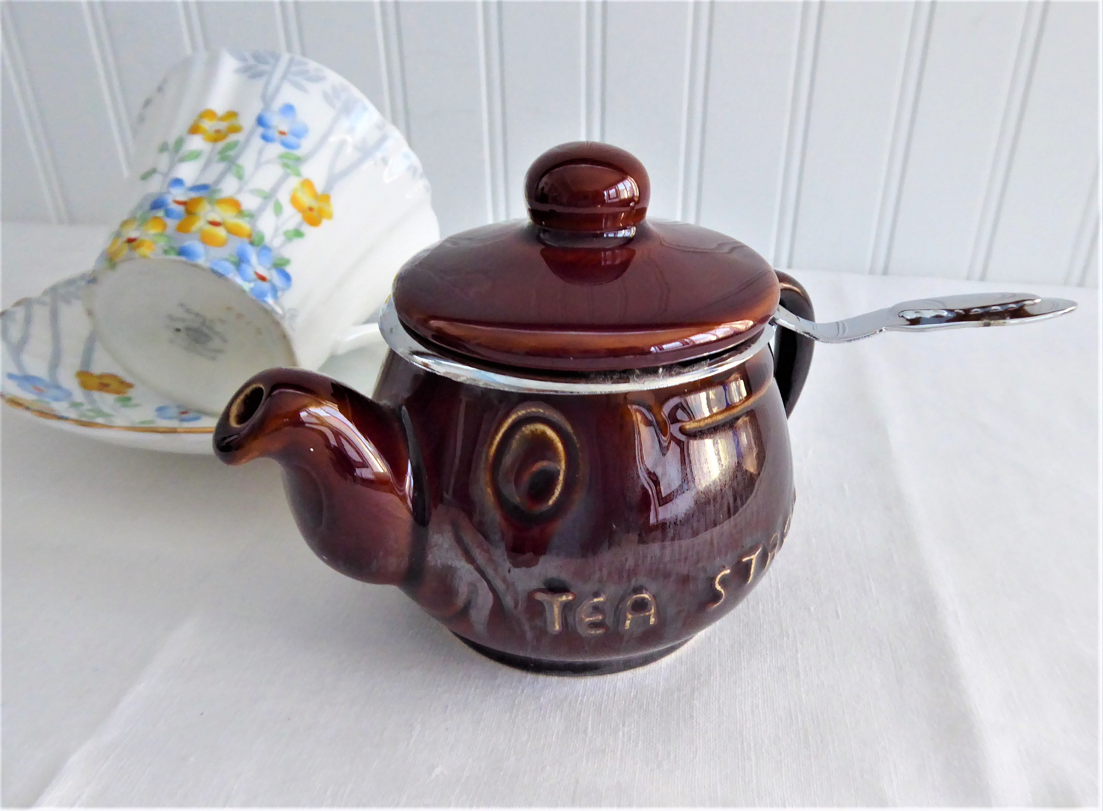 Vintage 1940s Anthropomorphic Tea Strainer - Sylvac Face Pot with Brown Eyes, Nose & Smile - Chrome Kitchen Strainer for Loose Leaf Tea | Perfect for Tea Lovers, Vintage Collectors & Unique Kitchen Decor