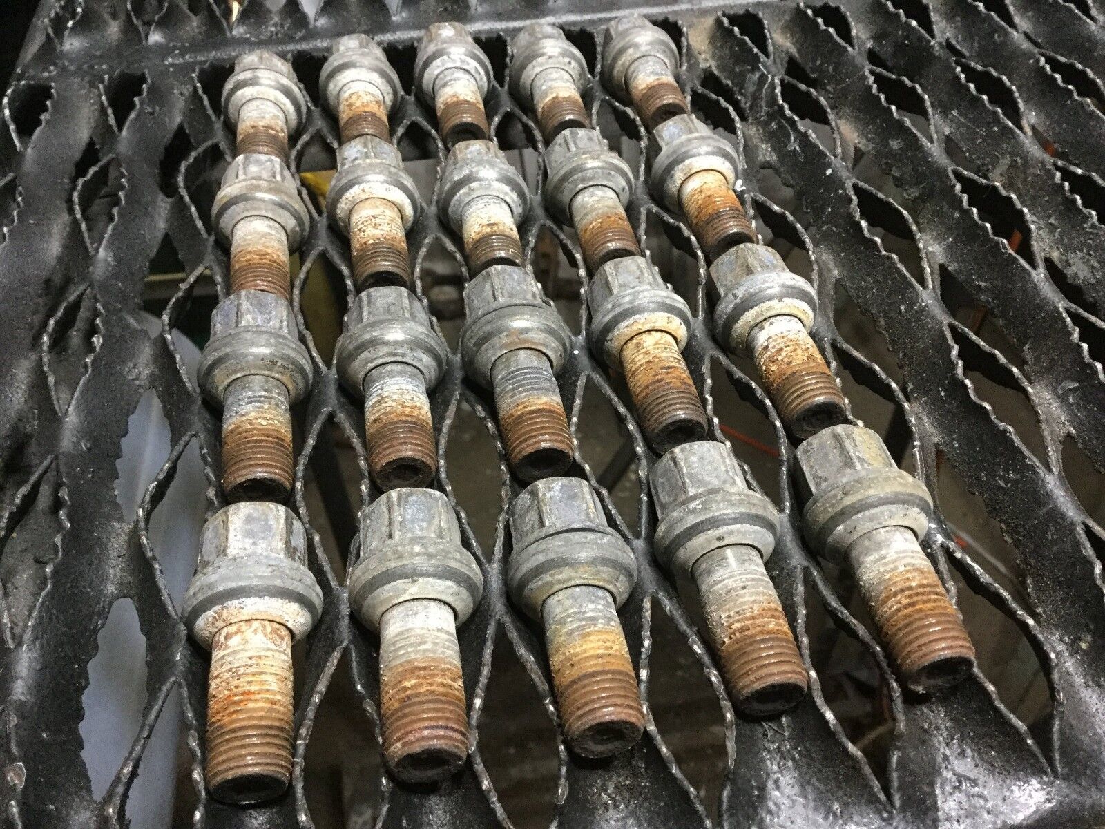 Original Title: 02 03 04 05 06 07 08 Audi A4 Wheel Bolt Lug Nut 20pcs OEM   Optimized Title: **20pcs OEM Wheel Bolt Lug Nut Kit for 2002-2008 Audi A4 - Perfect for Tire Replacement & Wheel Maintenance**