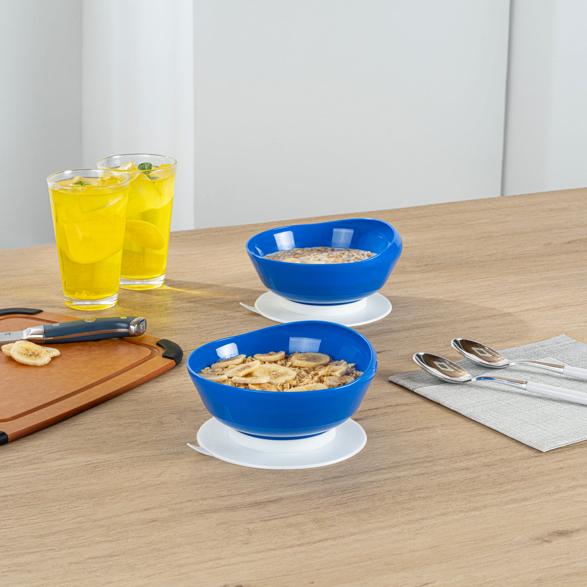 Adapt Tek 19 oz Round Blue Plastic Scoop Bowl with Spillproof Design & Suction Base - 5.75