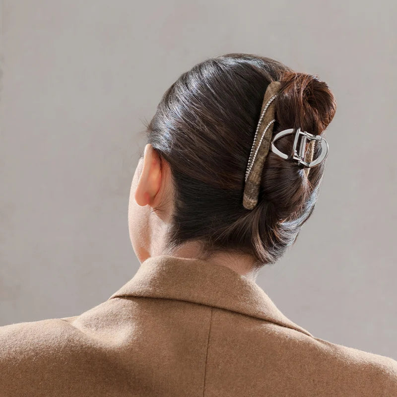 Vera Large Hair Claw Clip for Women - Strong Hold Hair Clips for Thick Hair - Perfect for Ponytails, Buns and Updos - Salon Quality Hair Accessories for Everyday Use, Workouts and Special Occasions