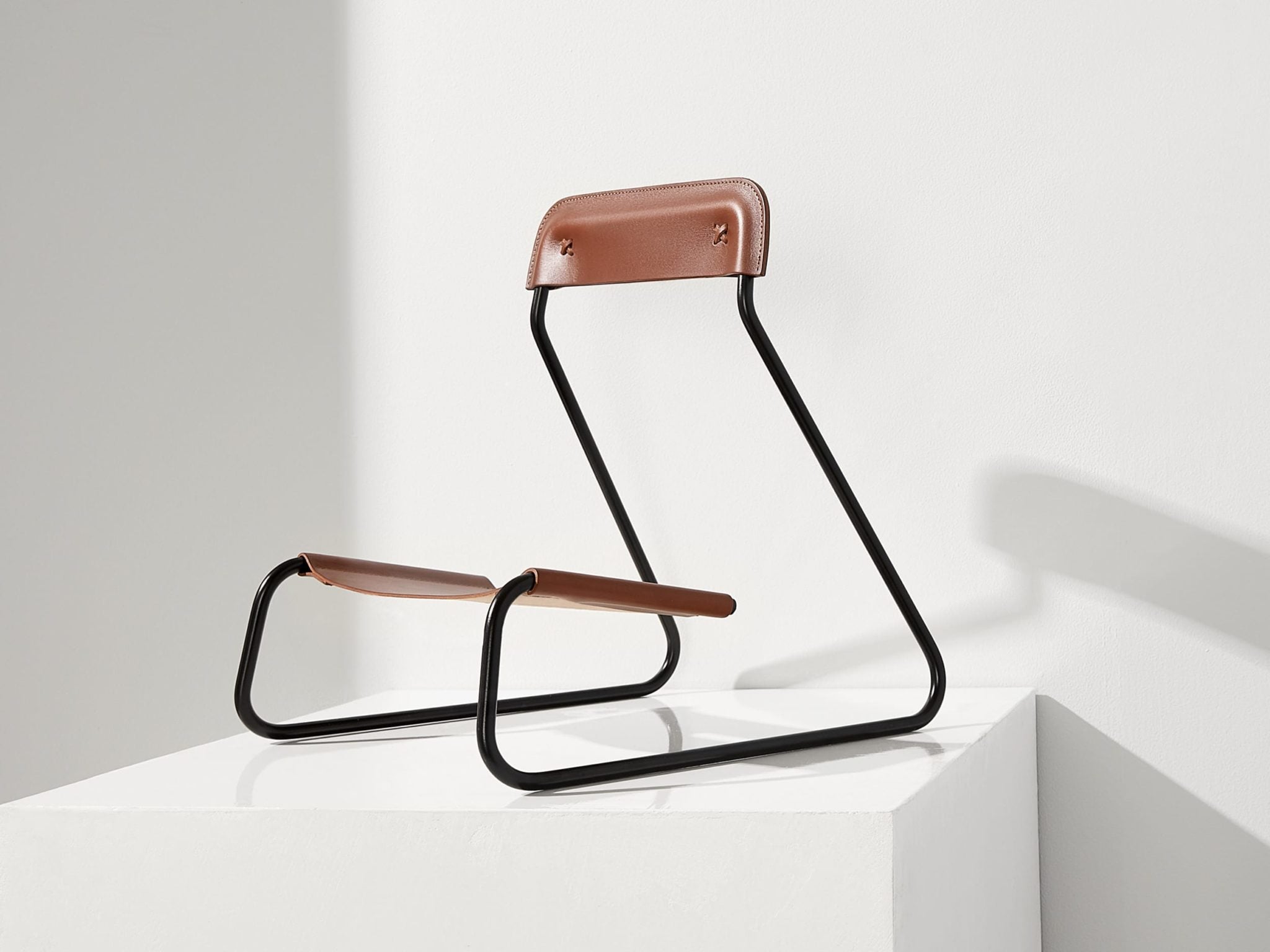 MINIM Sling Guitar Stand - Lightweight & Portable Tan/Black - Perfect for Acoustic & Electric Guitars - Ideal for Home, Studio & Travel Use