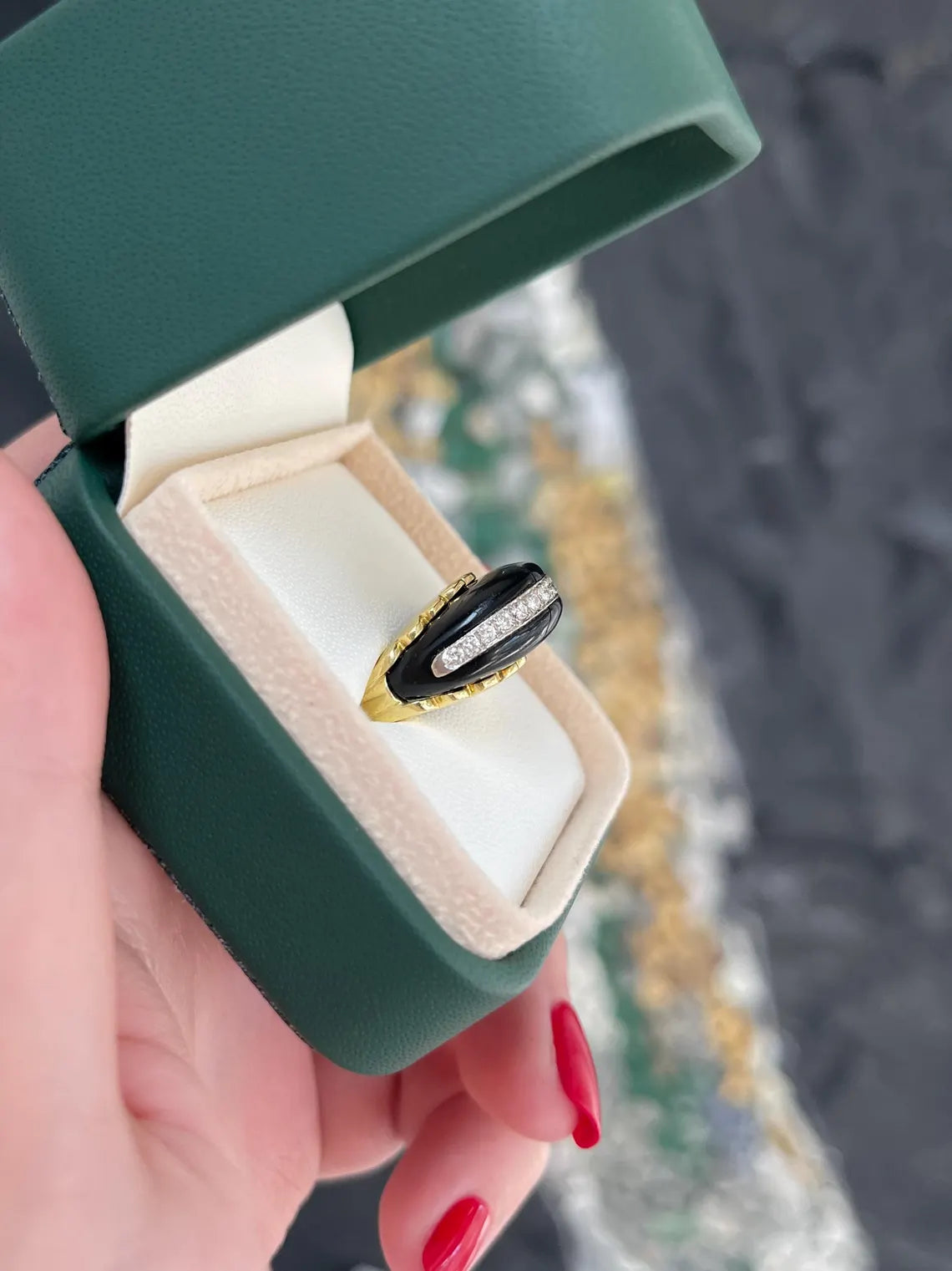 0.00ct Natural Black Onyx Statement Ring with Pave Diamond Accents - Elegant Jewelry for Evening Parties, Weddings & Special Occasions