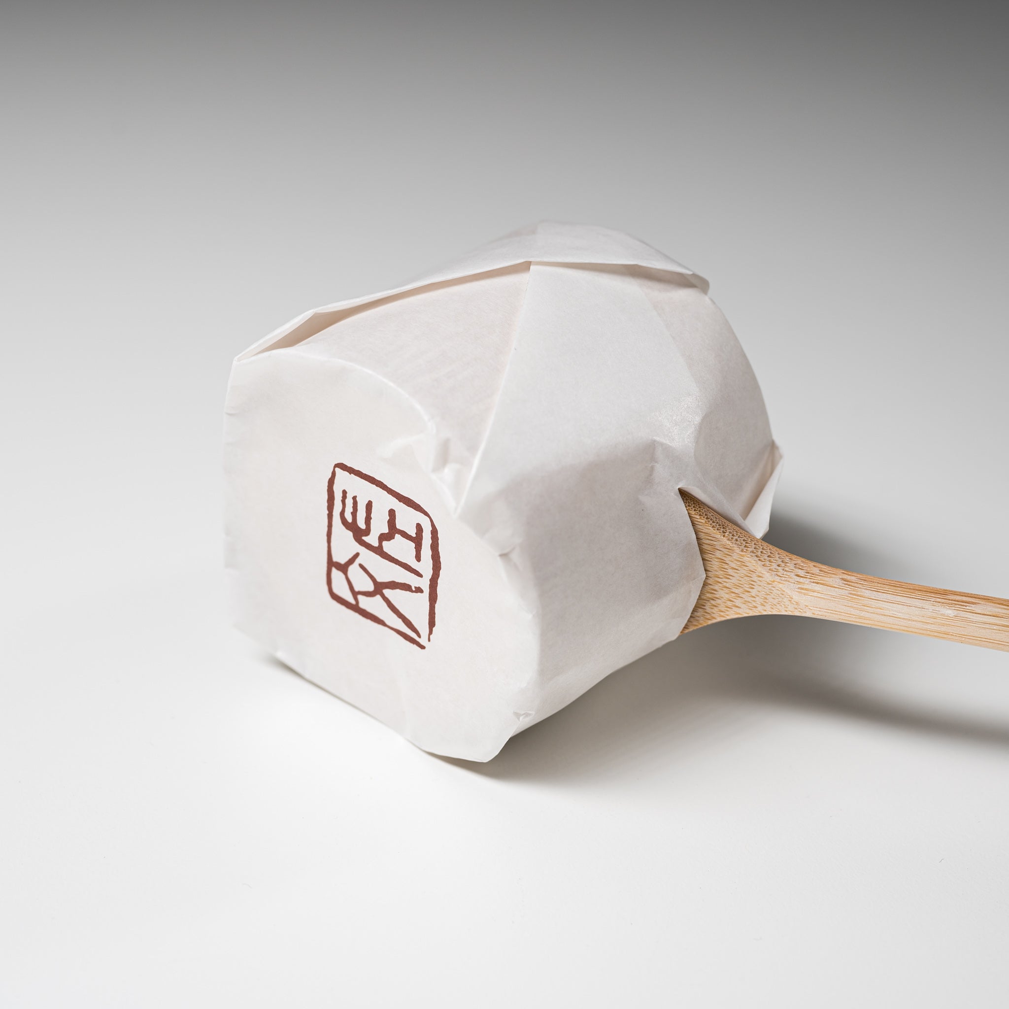 Traditional Japanese Hishaku Bamboo Water Ladle for Tea Ceremony - Handcrafted Tea Scoop for Matcha & Sencha Preparation - Perfect for Zen Meditation & Japanese Tea Rituals
