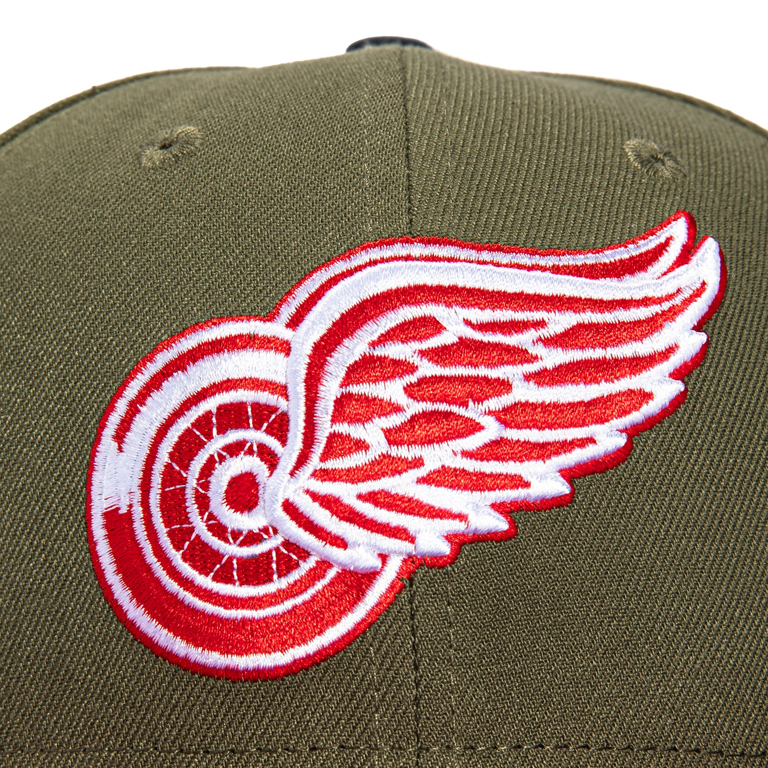 New Era 59FIFTY Detroit Red Wings Logo Patch Adjustable Baseball Cap - Olive & Cardinal Colors | Official NHL Licensed Hat for Men, Women & Fans | Perfect for Games, Streetwear & Sports Fashion