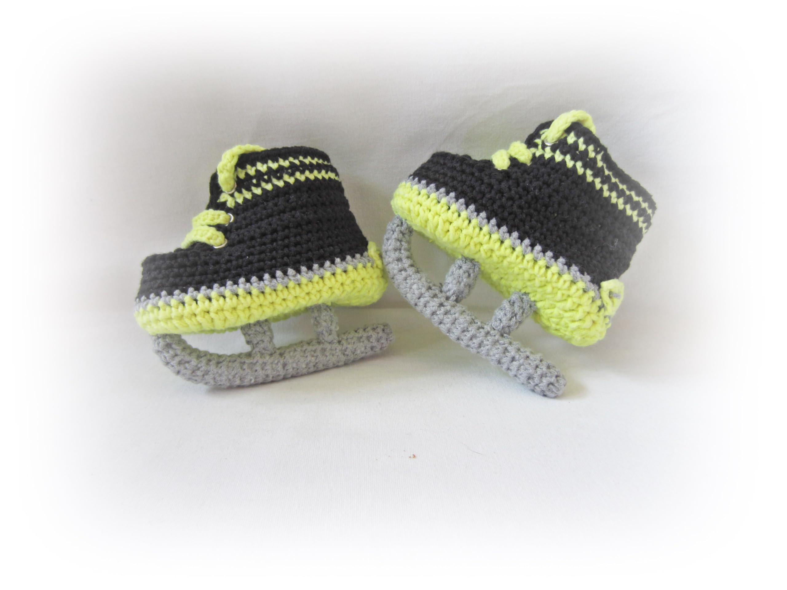 Crochet Baby Roller Shoes for Newborns 0-3 Months - Soft Handmade Infant Booties for Baby Shower Gifts & First Walkers - Perfect for Special Occasions, Photo Shoots & Playtime