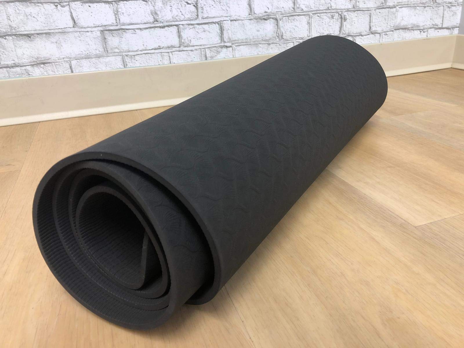 Premium Non-Slip Yoga Mat for Men & Women - Extra Thick 6'x2' Exercise Mat for Home, Gym, Yoga, Pilates & Fitness - Eco-Friendly TPE Material - Ideal for Hot Yoga, Meditation & Workouts