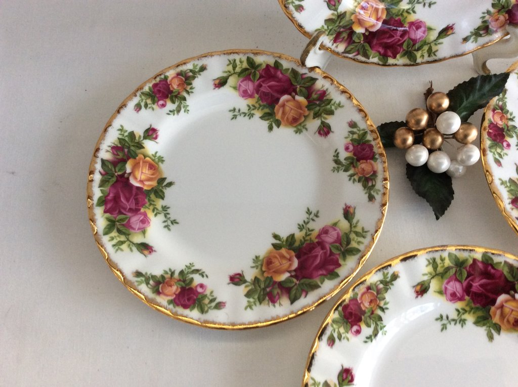 Royal Albert Old Country Roses 4-Piece Tea Bread Plates Set, 6.25 Inch Fine Bone China, Vintage England Collection (1962-1974) - Perfect for Afternoon Tea, Bridal Showers & Elegant Dining