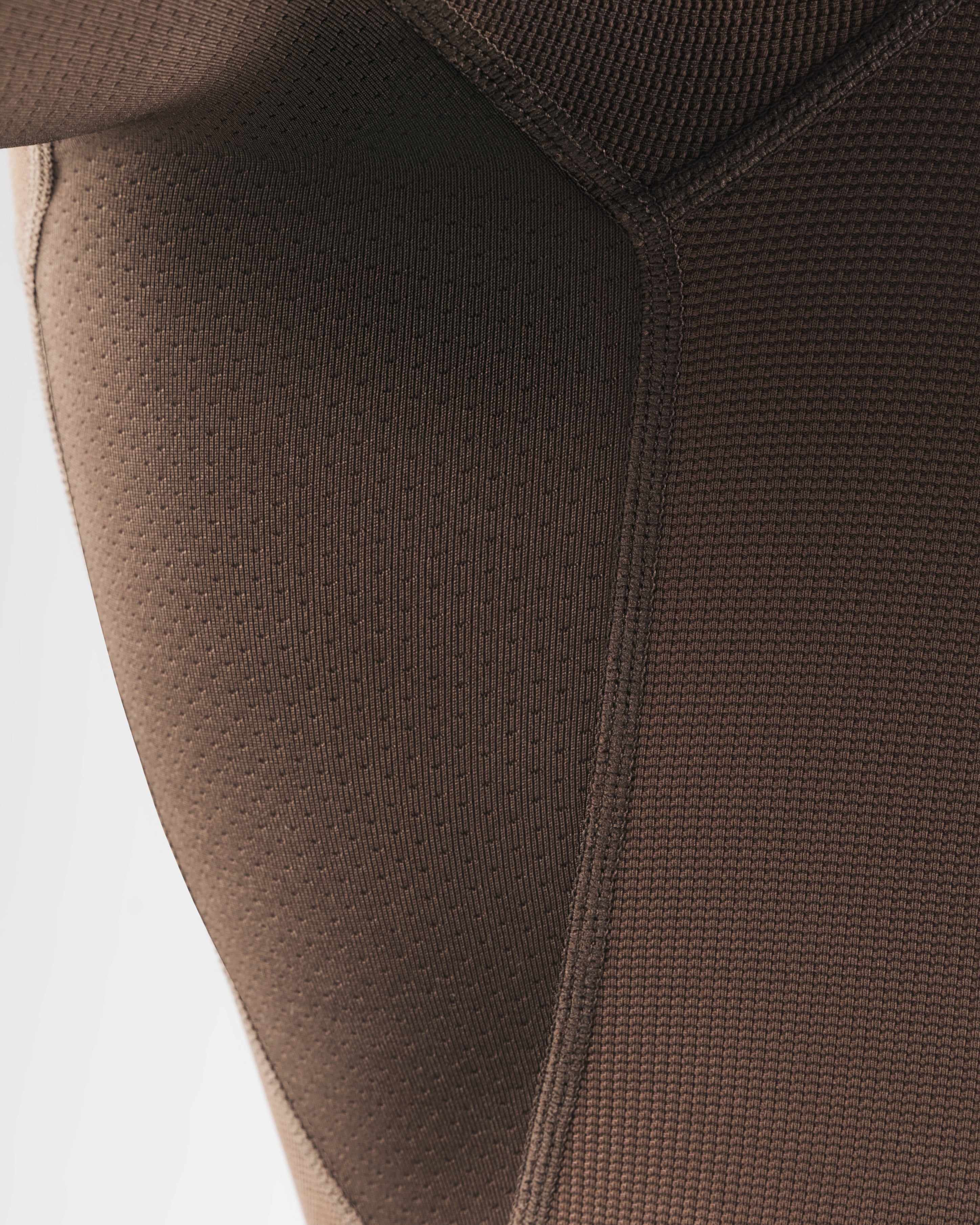 High-Performance Long Sleeve Shirt for Men & Women - Comfortable Carob Brown Activewear for Running, Hiking & Outdoor Sports