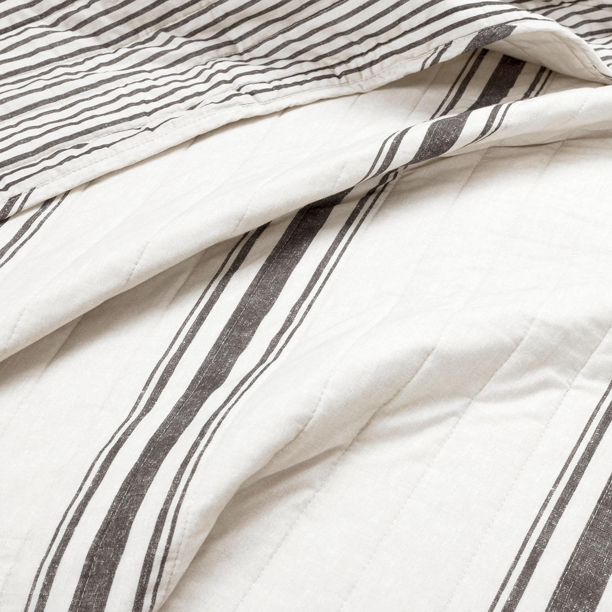 Lush Decor Farmhouse Stripe Reversible Quilt Set - 2 Piece Twin XL Bedding Set in Black - Striped Quilt for Kids, Teens & Dorm Room Decor - Modern Farmhouse Style Bedroom Decor - Perfect for Cozy Sleepovers & Guest Rooms