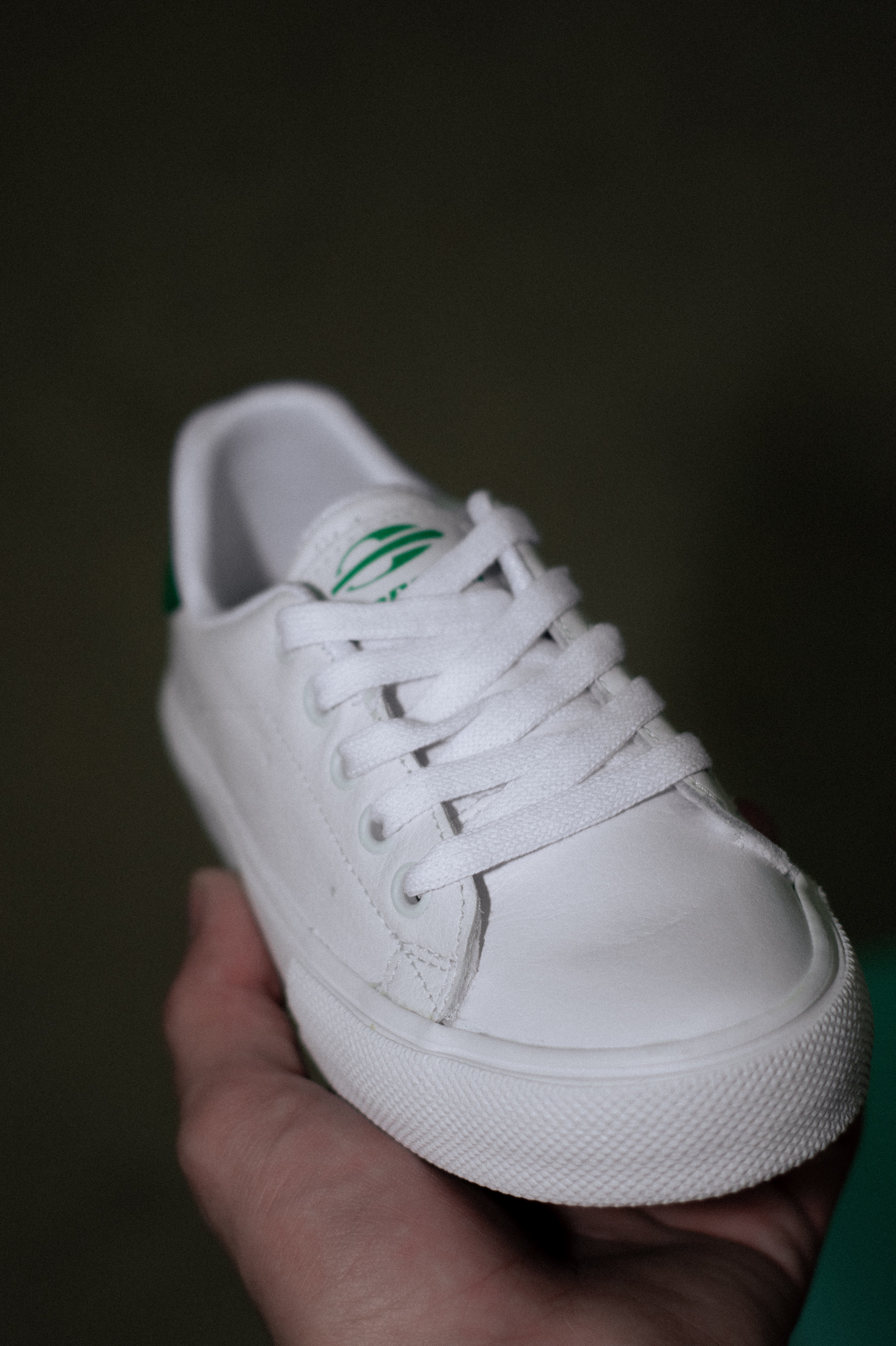 Mormaii Kids Fade White Sneakers - Lightweight Breathable Running Shoes for Boys & Girls - Perfect for School, Playground & Daily Activities