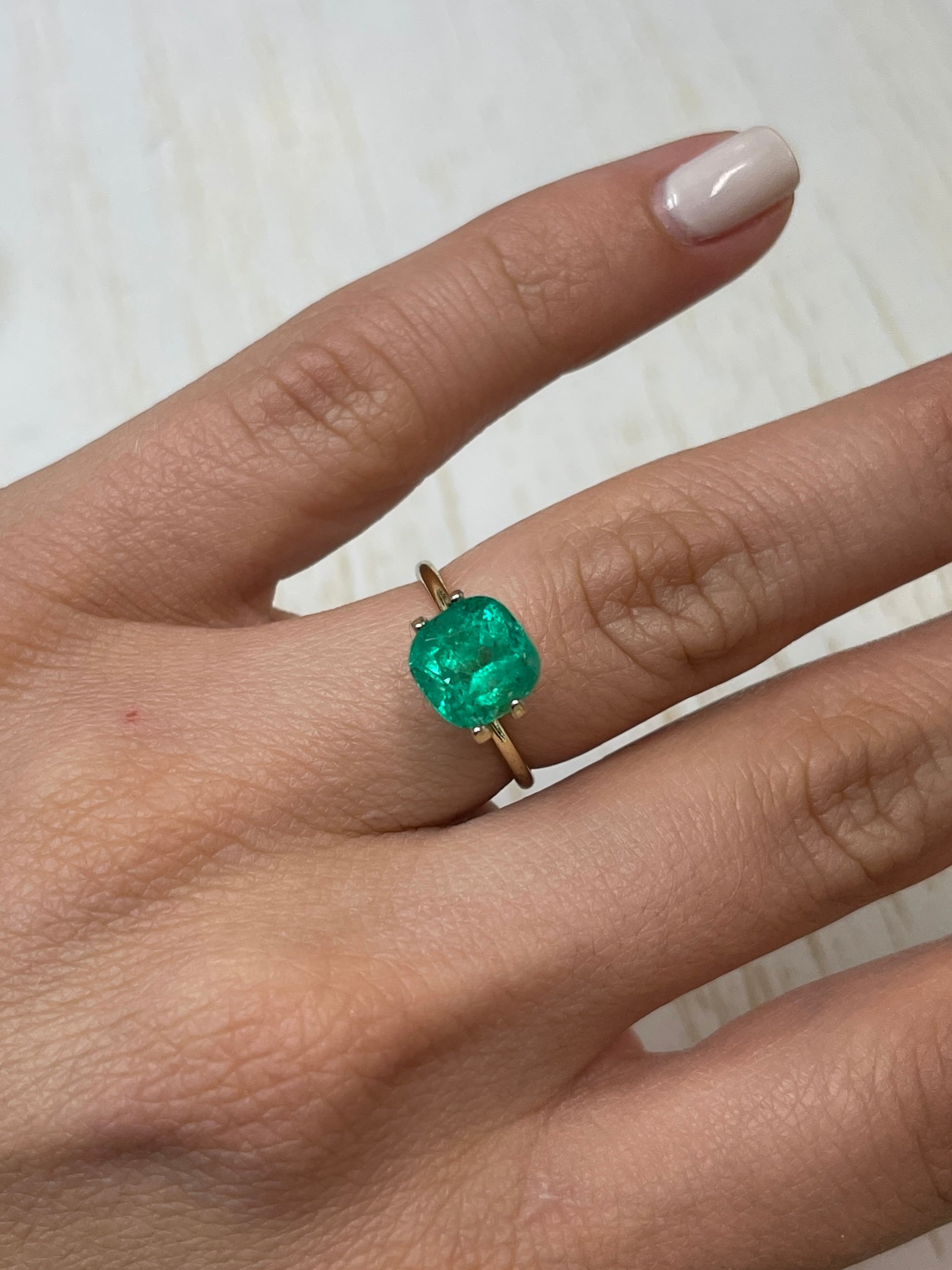 2.63 Carat Natural Colombian Emerald - 8.5x8.5mm Loose Cushion Cut Gemstone for Jewelry Making, Engagement Rings & Luxury Gifts