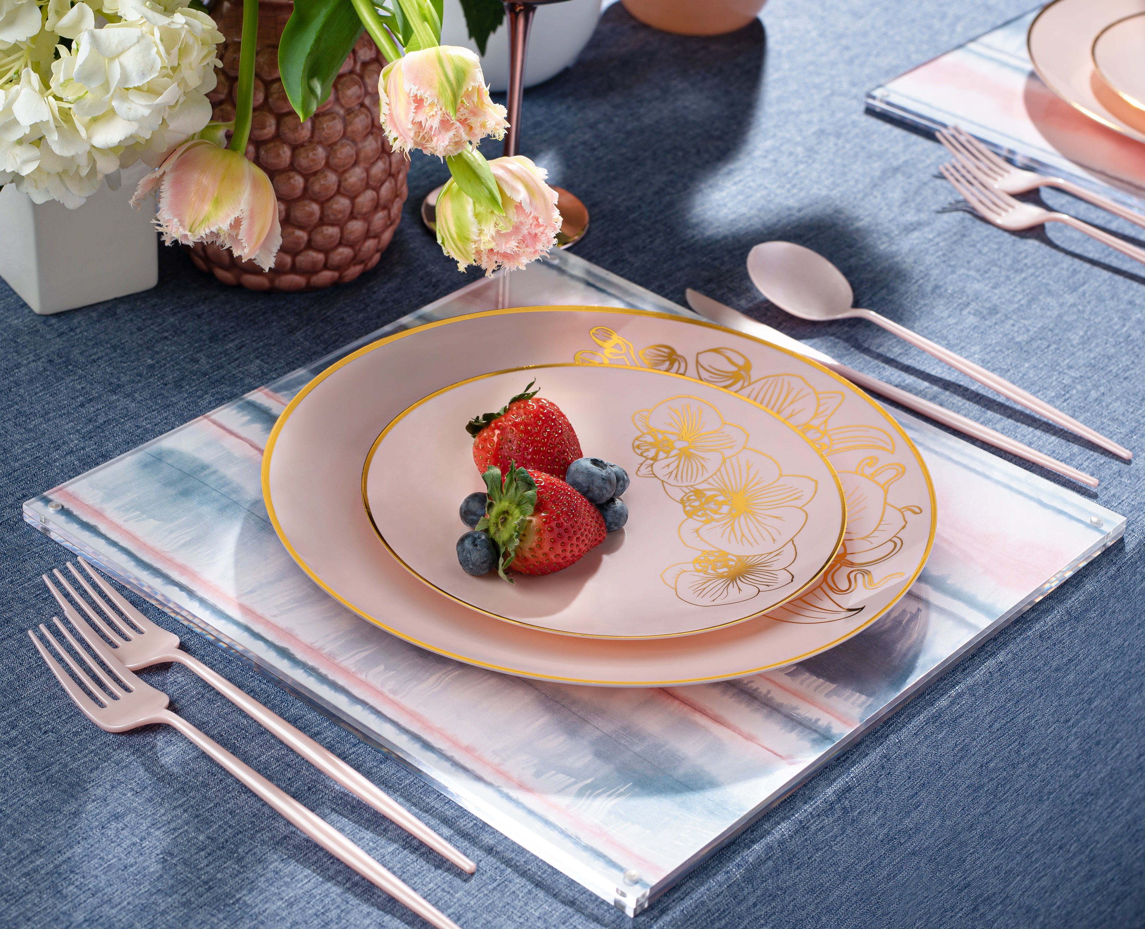 32-Piece Antique Pink and Gold Round Plastic Dinnerware Set - Elegant Disposable Plates, Bowls, Cups & Cutlery for 16 Guests - Perfect for Weddings, Parties, and Special Events