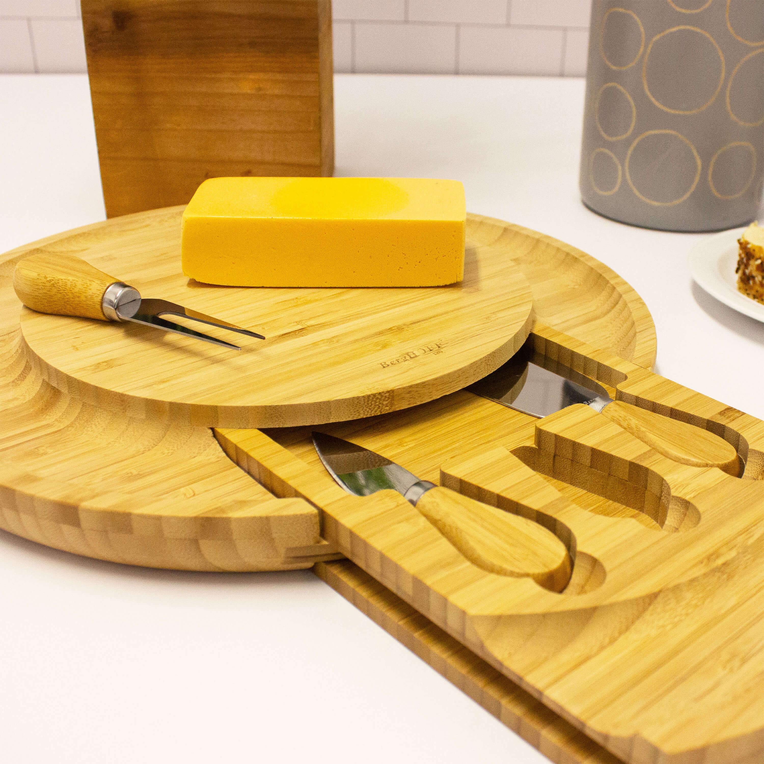 BergHOFF 4-Piece Stainless Steel Cheese Knife Set with Bamboo Multi-Level Cutting Board – Perfect for Cheese Platters, Charcuterie Boards & Entertaining (13