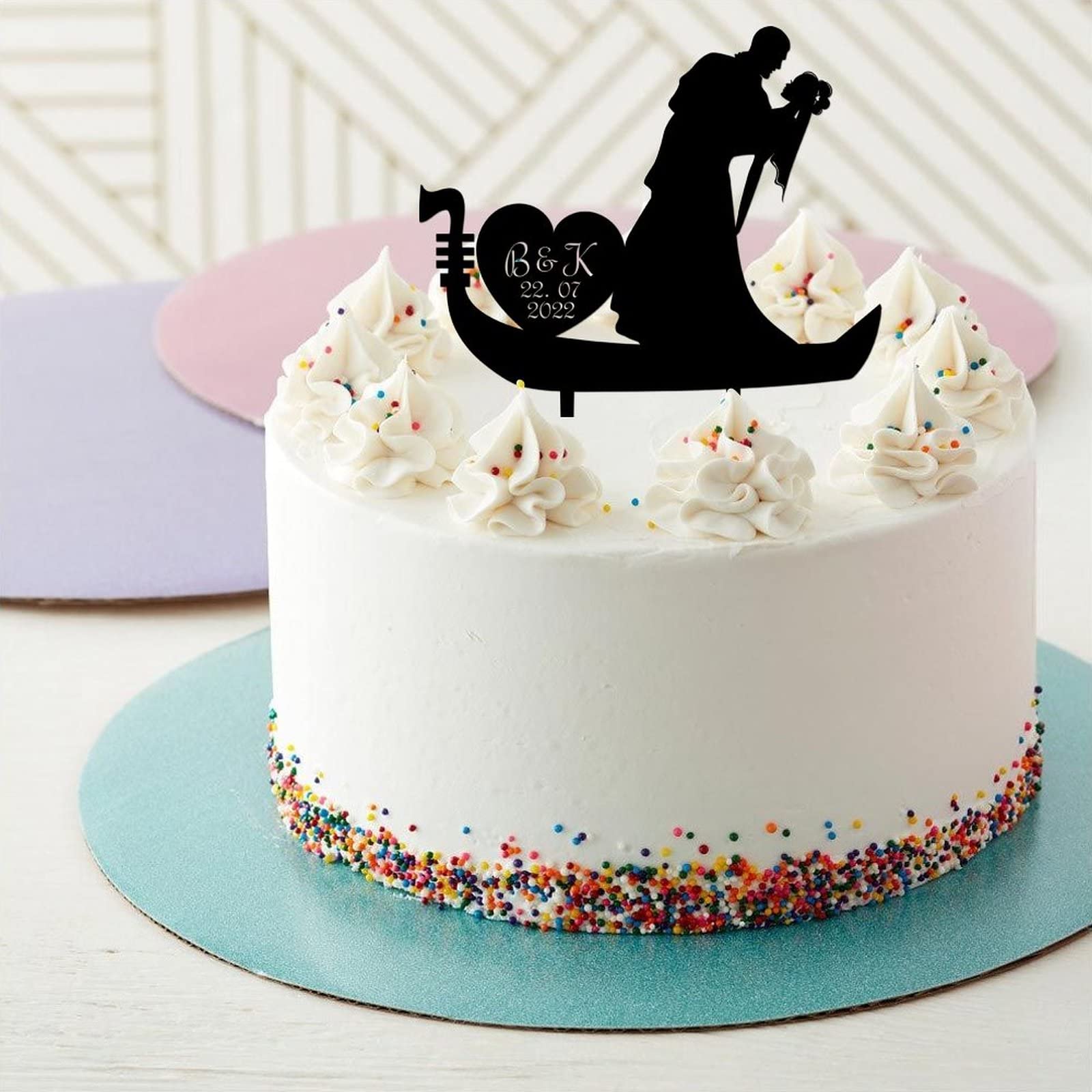 Personalized Mr & Mrs Couple Silhouette Cake Topper - Acrylic Wedding & Birthday Cupcake Toppers - Engagement Party Decorations for Men & Women - Perfect for Anniversary, Bridal Shower, and Romantic Celebrations
