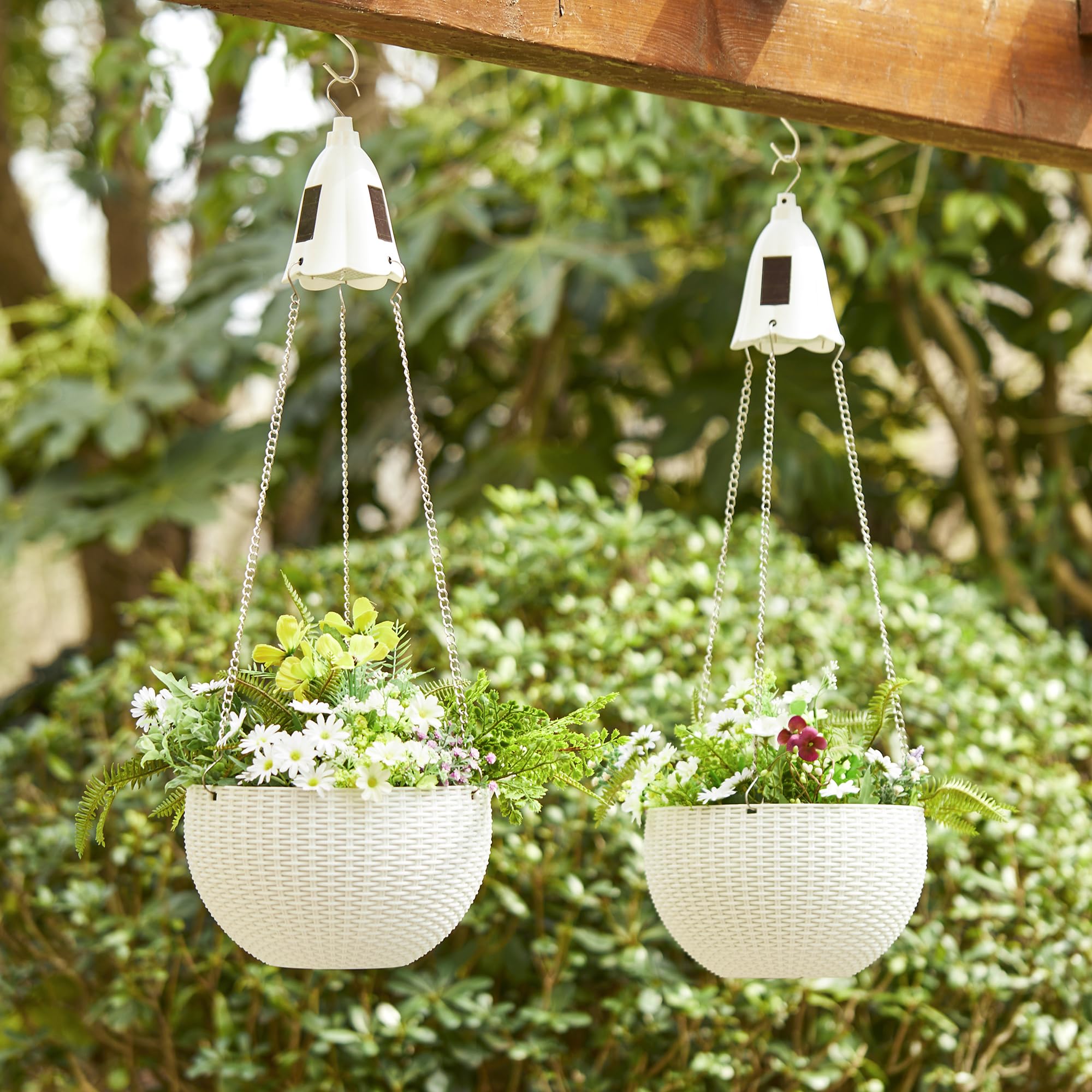 Glitzhome 30 Inch White Plastic Hanging Planter with Solar Lights - Outdoor Indoor Plant Hanger with Chain for Patio, Garden, Balcony & Home Decor