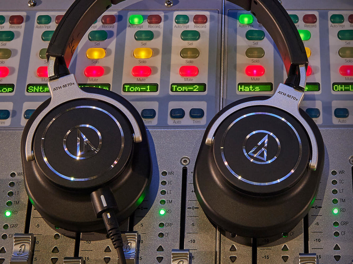Audio Technica ATH-M70X Professional Studio Monitor Headphones - Closed-Back Design for Accurate Sound Reproduction - Perfect for Music Production, DJing & Audio Mixing