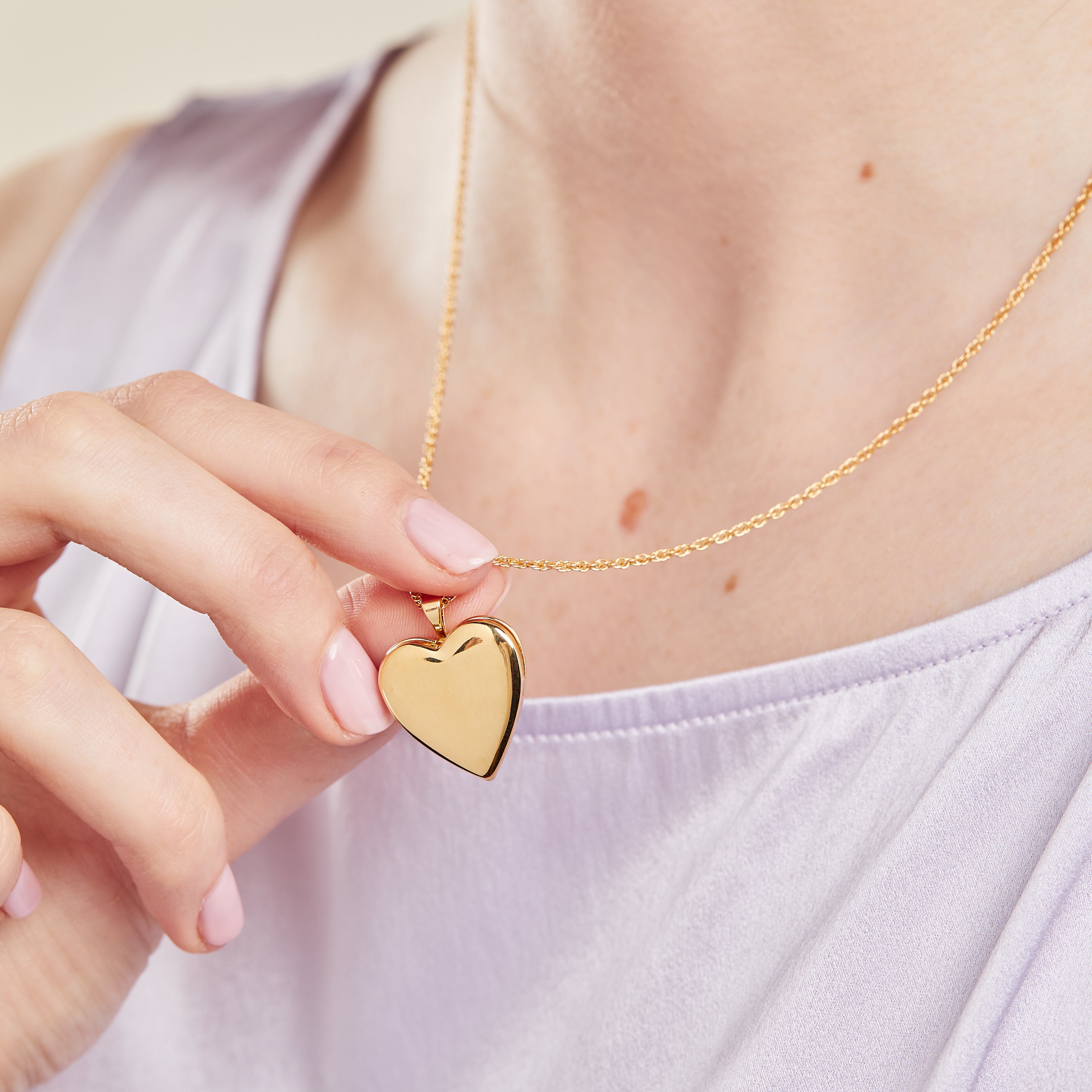 Heart Locket Necklace for Women, Adjustable Chain, Personalized Photo Pendant - Perfect for Valentine's Day, Anniversary & Romantic Gifts