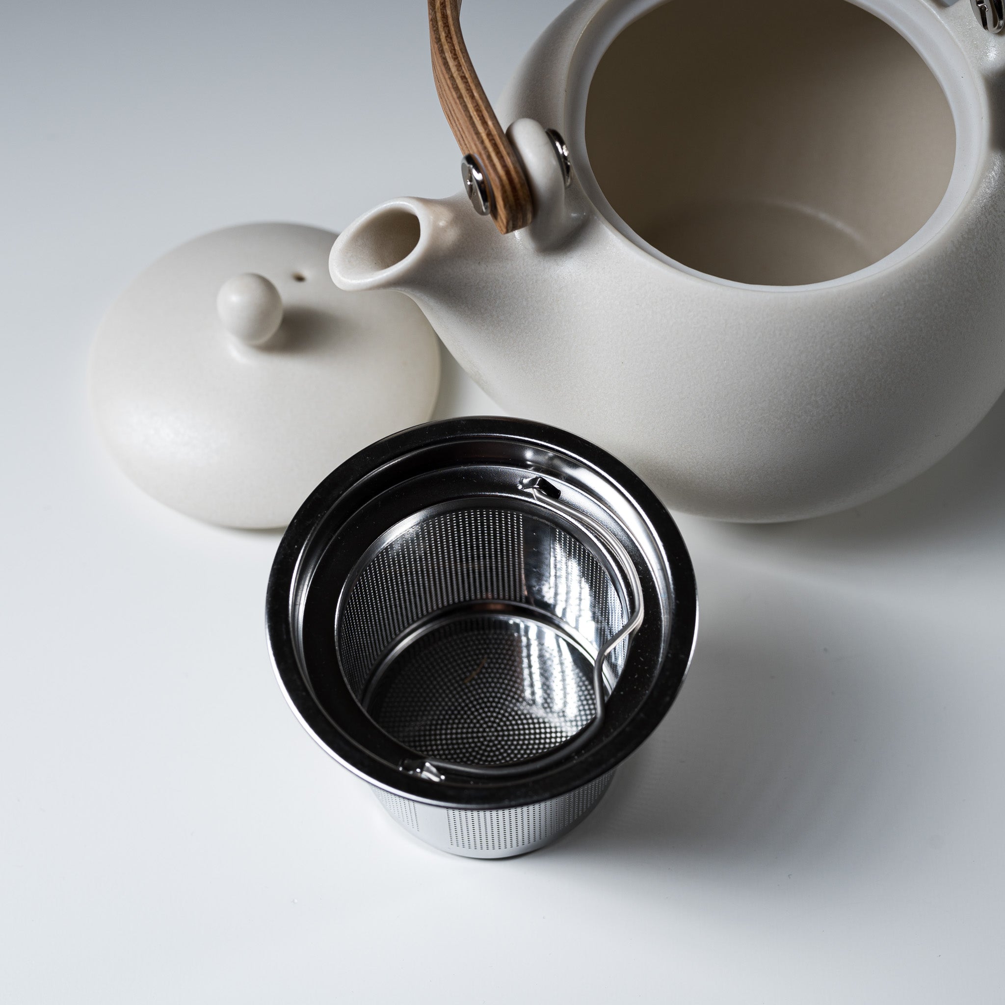 Premium Yui Wooden Handle Teapot - 330ml White Ceramic Japanese Tea Pot for Green Tea, Herbal Tea & Matcha | Perfect for Home, Office & Tea Ceremonies