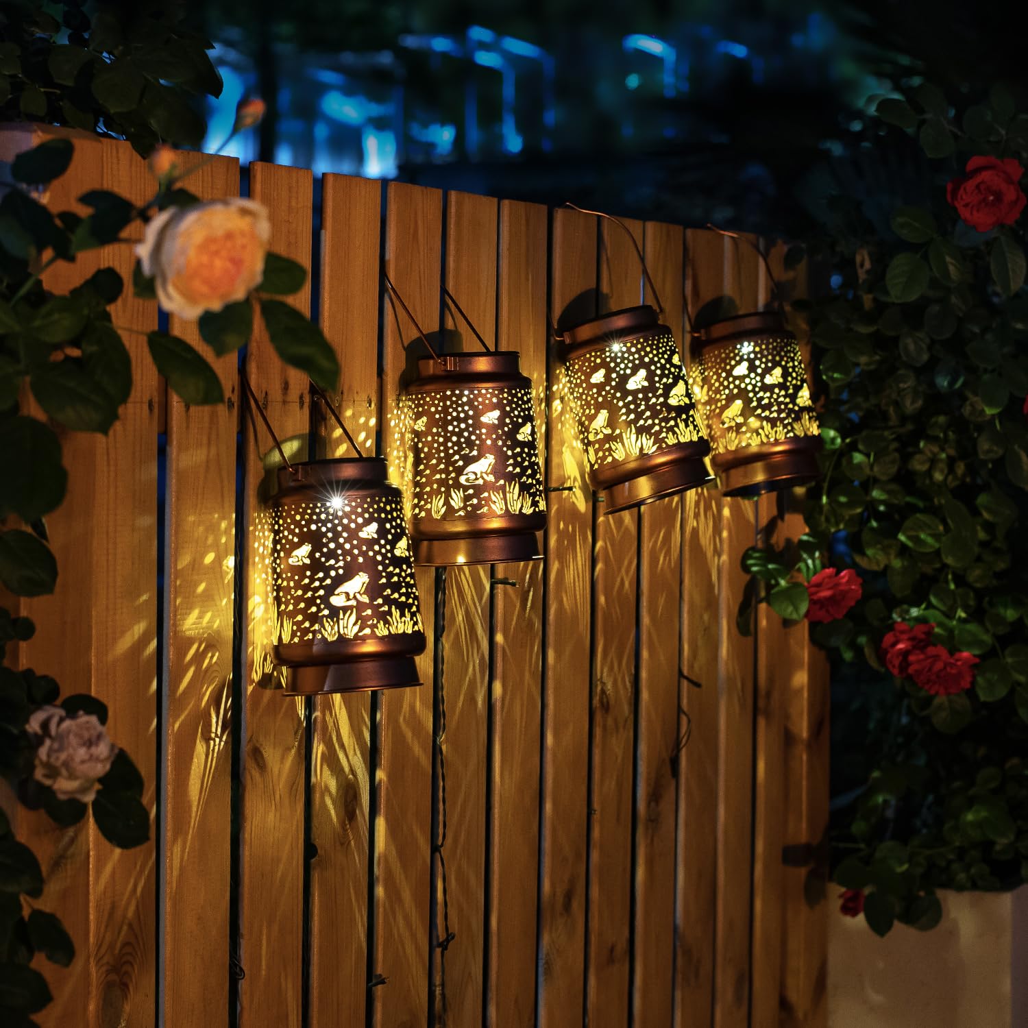 Solar Powered Frog Lanterns - Waterproof Outdoor Hanging LED Lights for Garden, Patio, Yard & Pathway Decor - Unique Metal Frog-Shaped Solar Light Gift for Women & Men - Perfect for Landscape Lighting, Tabletop Display & Lawn Decoration