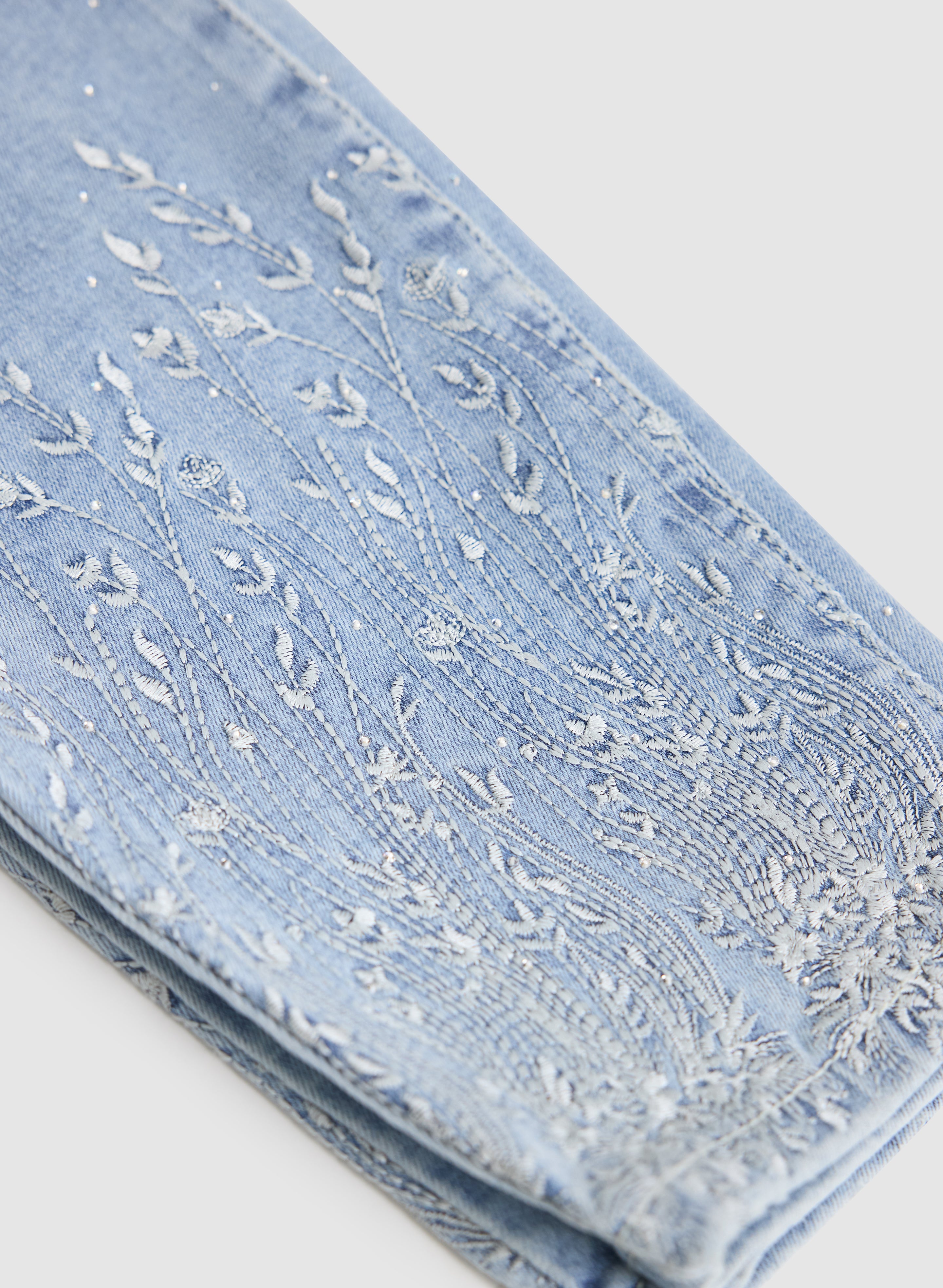 Stylish Embroidered Slim Leg Jeans for Women - Trendy High Waist Skinny Denim Pants - Perfect for Casual Outfits, Date Nights & Office Wear