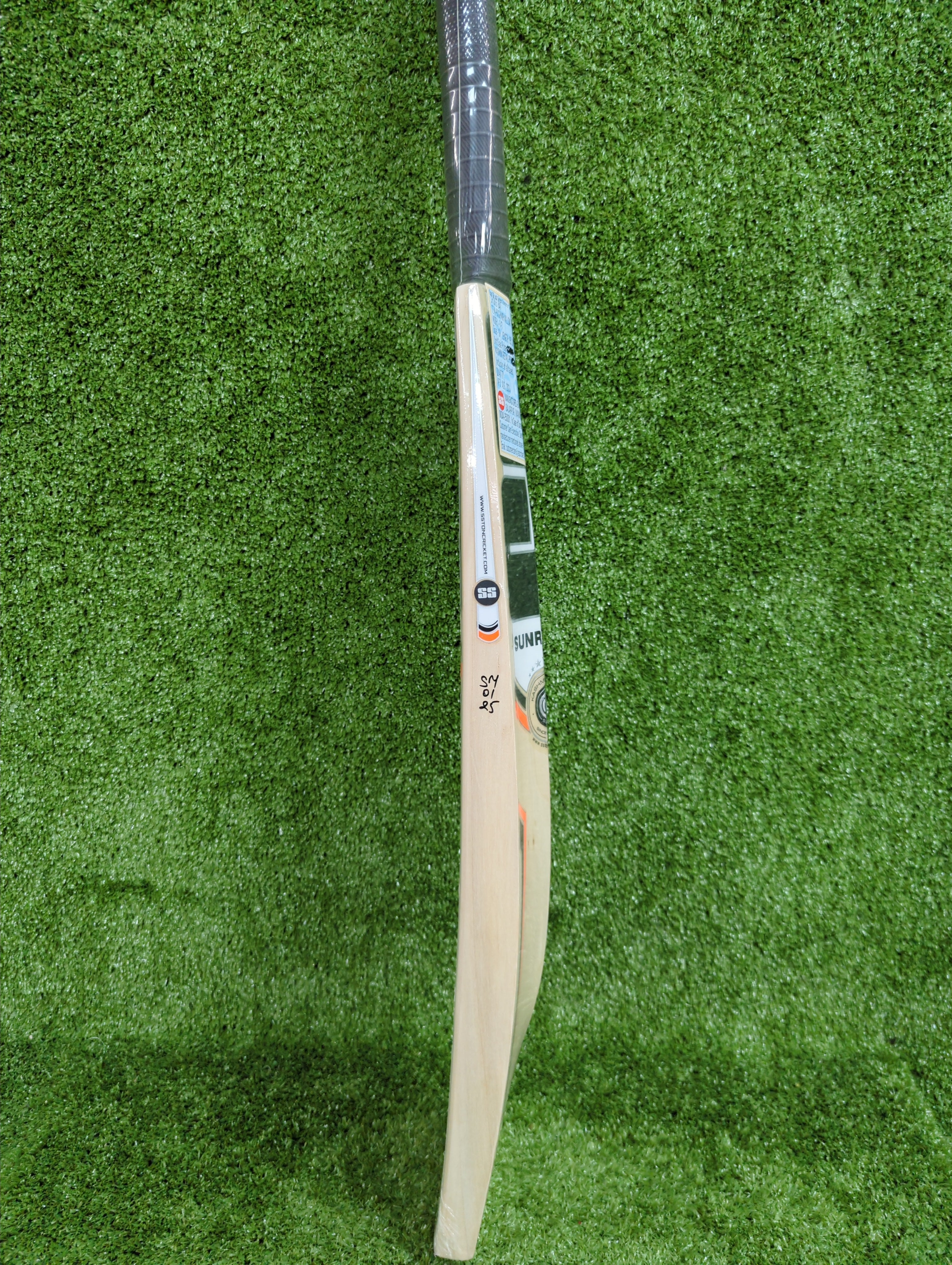 Premium Kashmir Willow Cricket Bat - SS R 7 - Professional Grade Cricket Equipment for Training & Matches - Perfect for Outdoor Sports & Cricket Enthusiasts