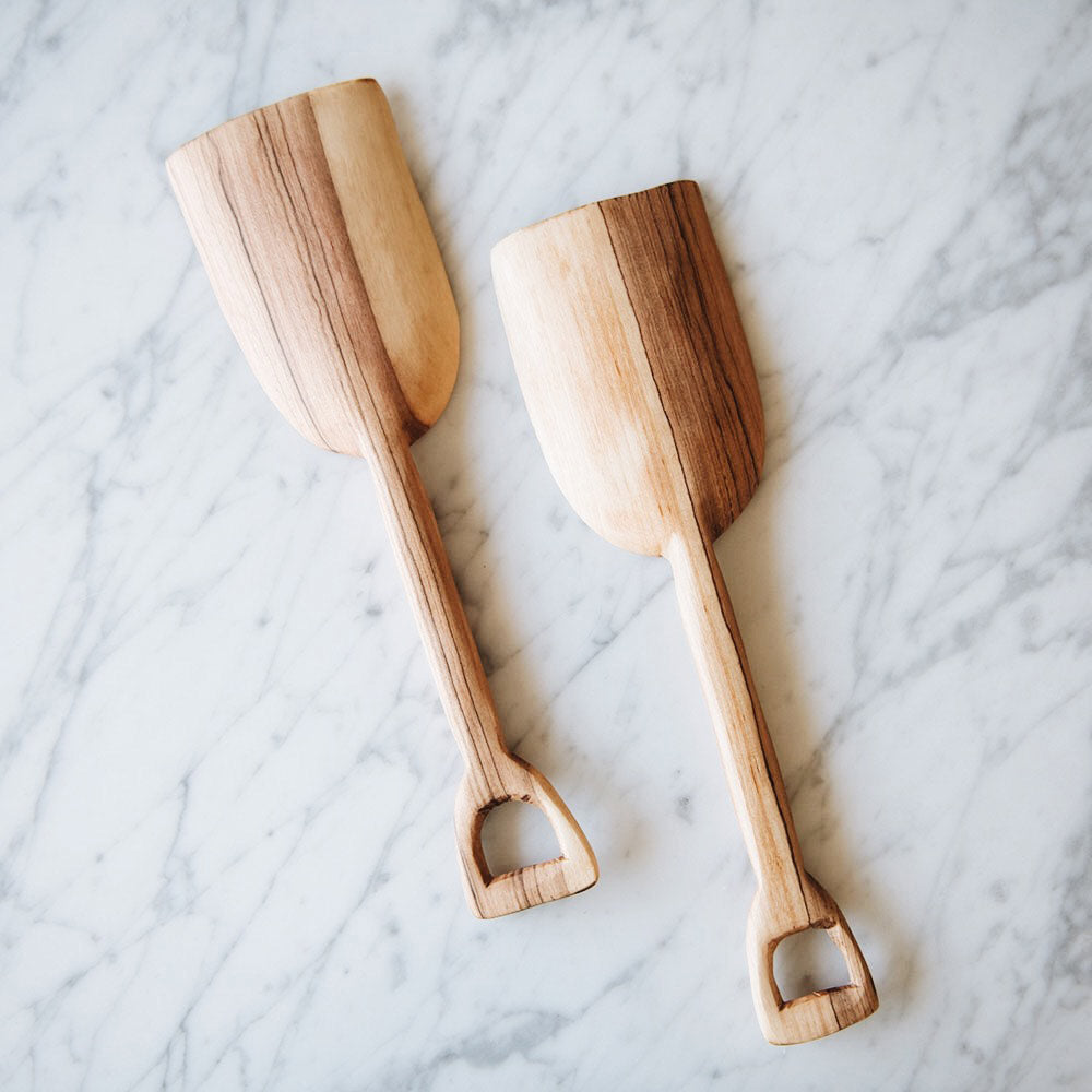 Premium Wild Olive Wood Kitchen Bin Shovel - Eco-Friendly Compost Scoop for Waste Disposal - Perfect for Composting, Gardening & Organic Waste Management