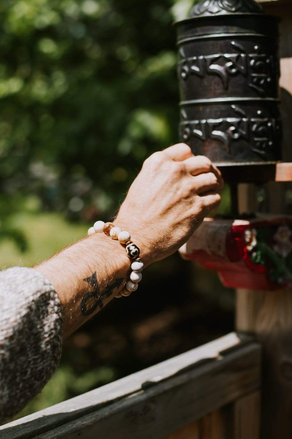 Natural Grounding Fossilized Wood Dzi Bracelet for Men & Women - Tibetan Healing Energy Stone for Stress Relief & Spiritual Protection - Perfect for Meditation, Yoga & Daily Wear