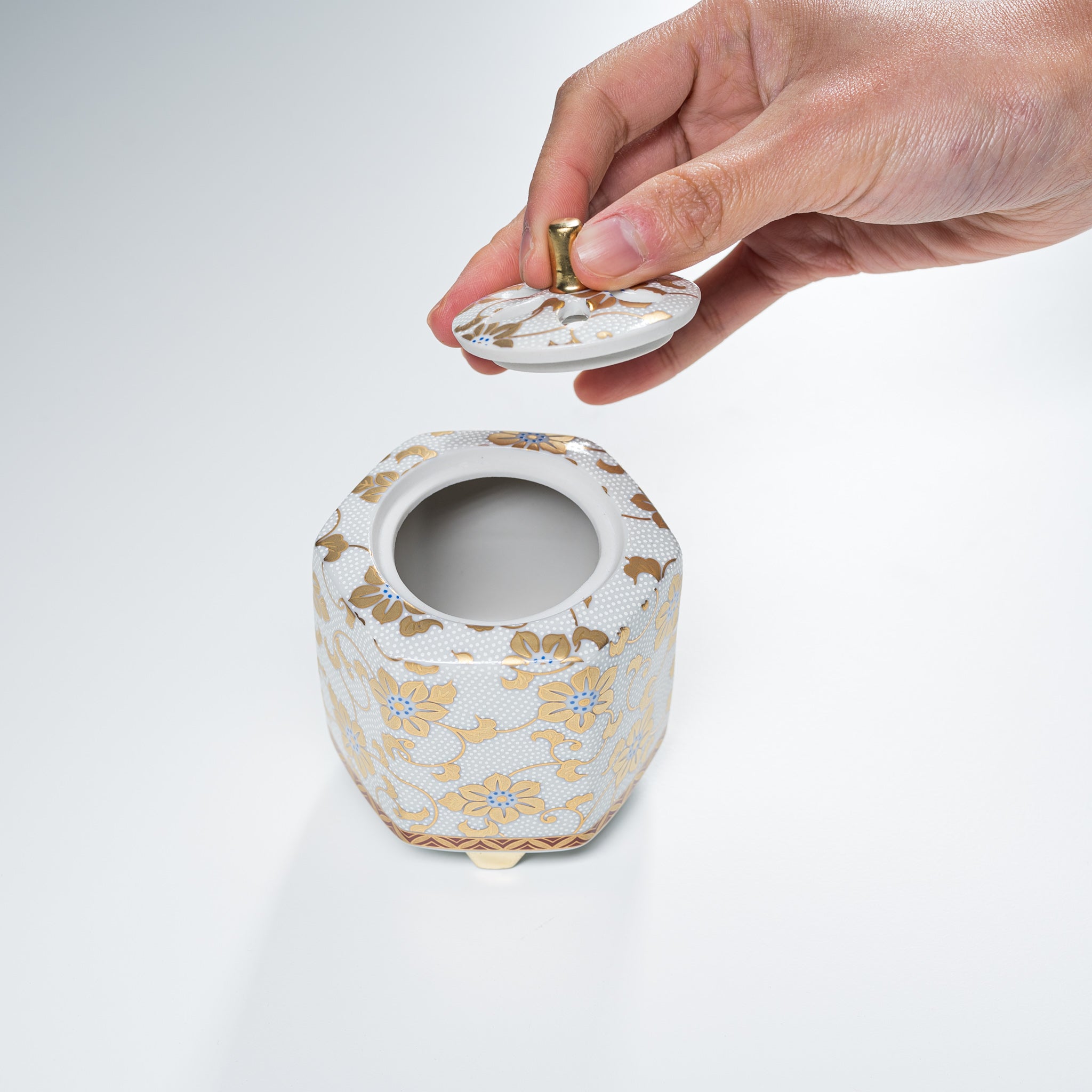 Premium Kutani Ware Incense Burner - Traditional Japanese Ceramic Aroma Container for Home & Meditation | Shirochibu Style | Perfect for Zen Decor, Aromatherapy & Relaxation Spaces