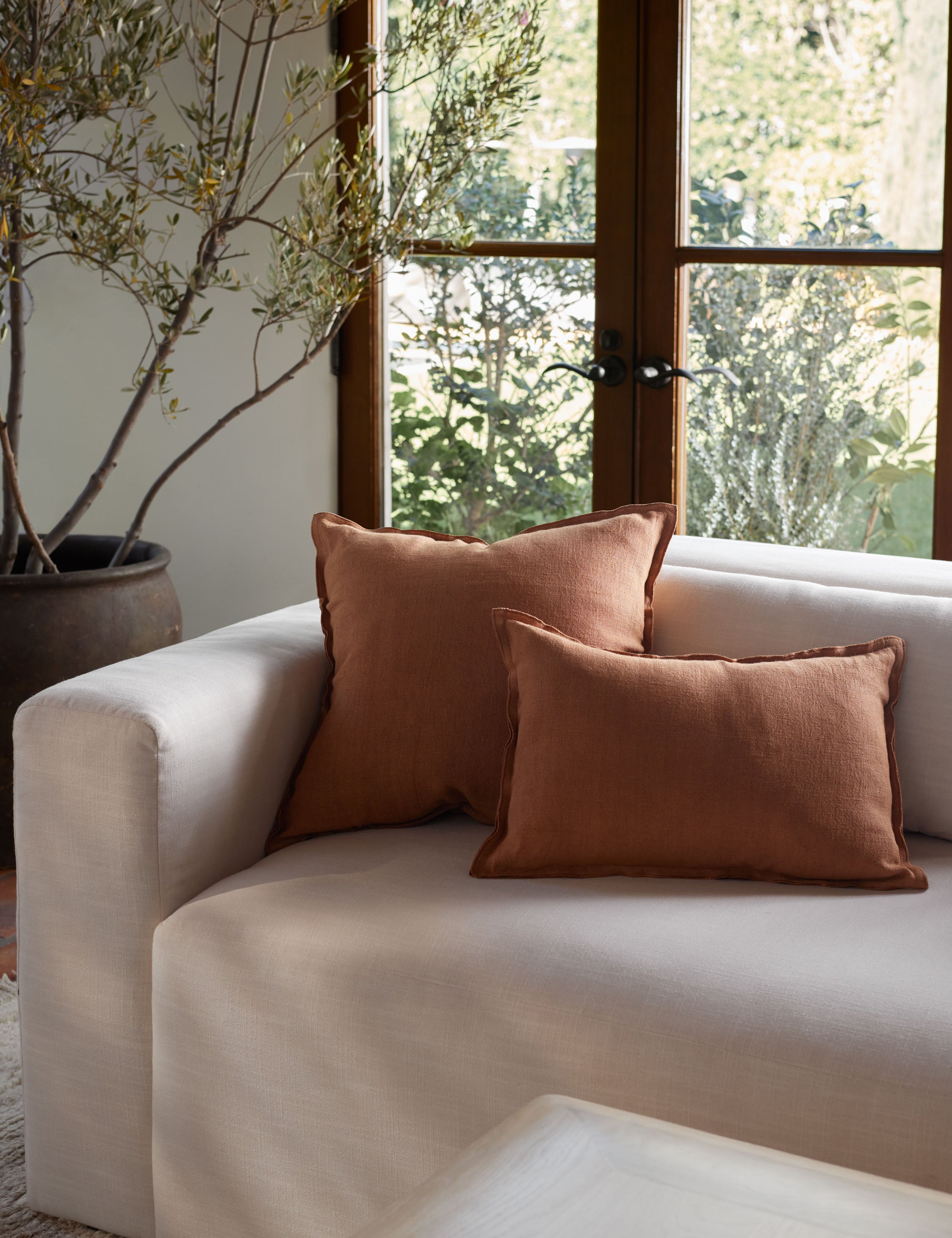 Arlo Linen Pillow - Breathable & Hypoallergenic Bed Pillow for Side, Back & Stomach Sleepers - Perfect for Home, Office & Travel Use