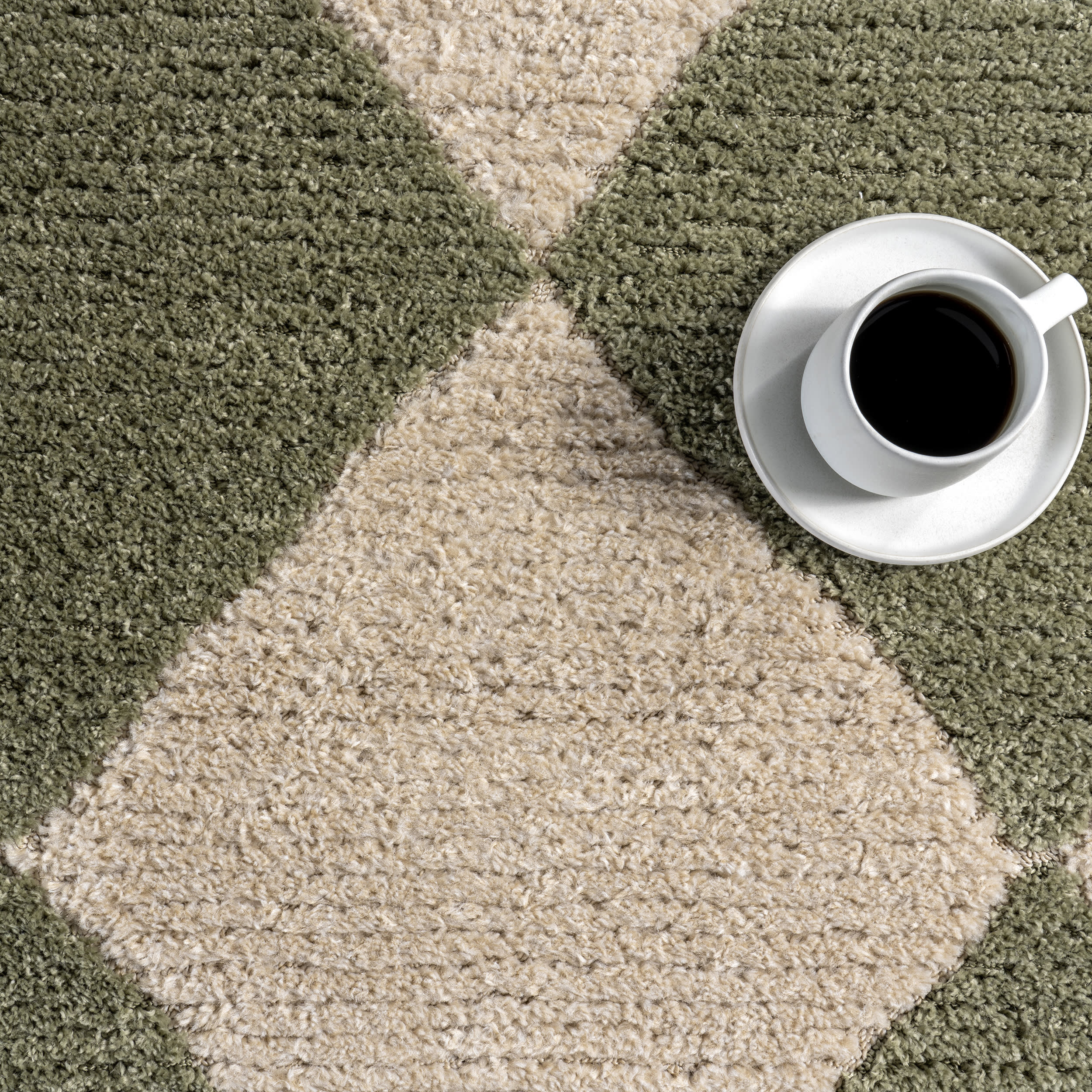 Luxury Aylin Diamond Tasseled Area Rug in Emerald Green - Perfect for Living Room, Bedroom & Boho Home Decor