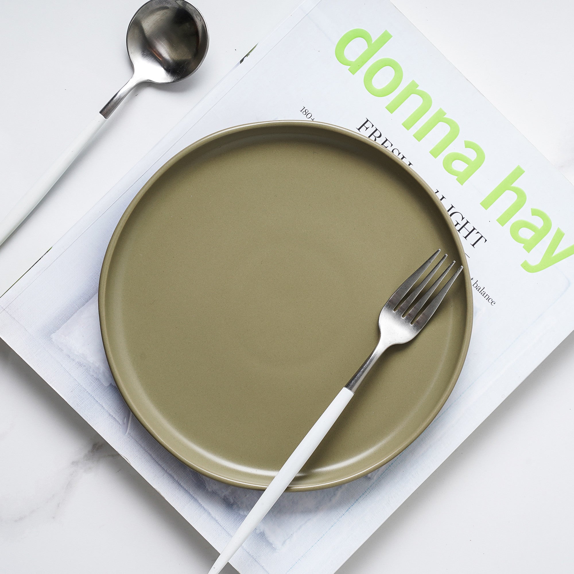 Premium Tom Stoneware Dinner Plate - Elegant Olive Design for Everyday Dining & Entertaining - Perfect for Family Meals, Dinner Parties & Restaurant Use