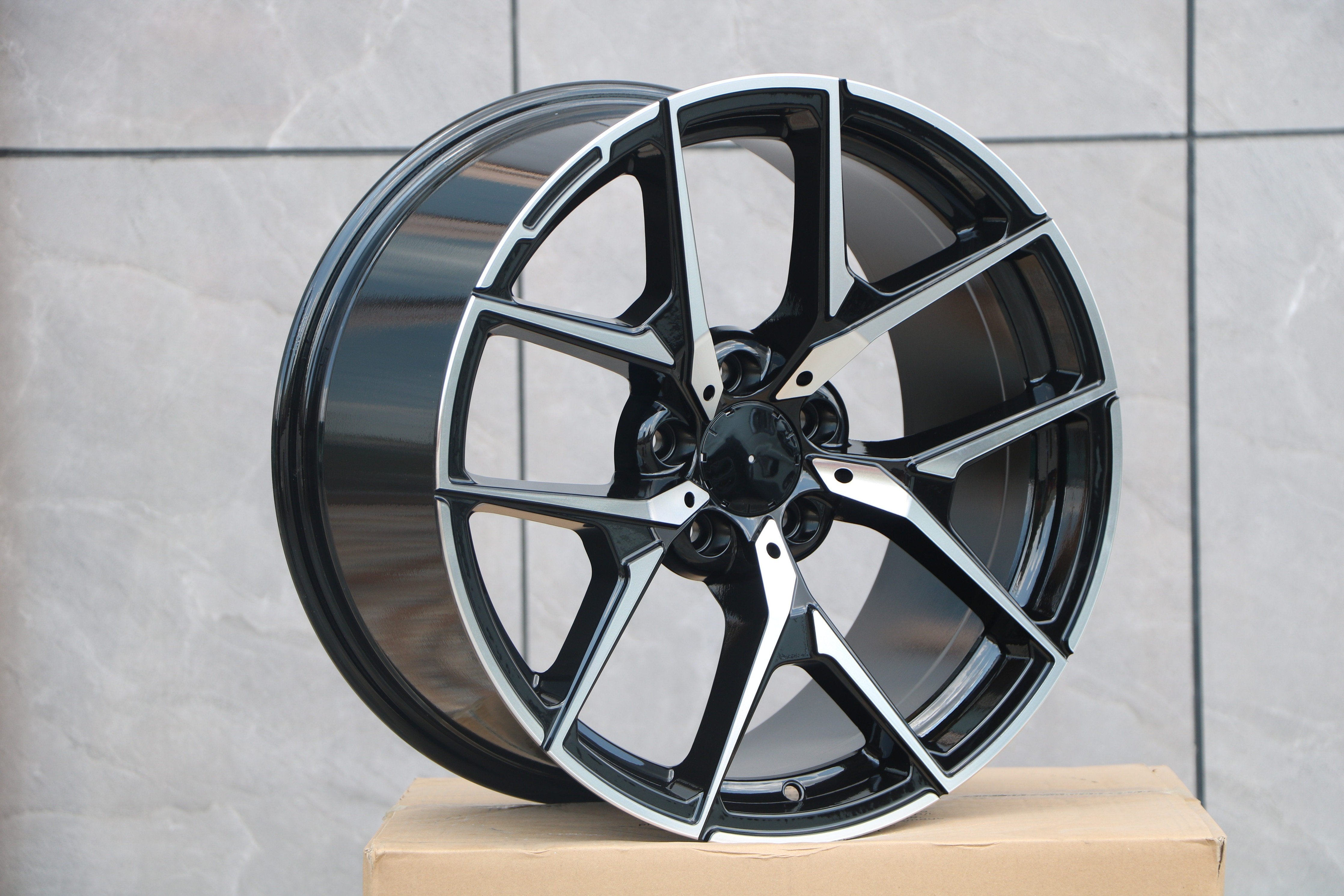 18-Inch Spoke Style Alloy Wheels for Mercedes Benz C207 C250 C300 C350 CLA250 E350 GLC300 GLC350 - Perfect Upgrade for Luxury Sedans & SUVs
