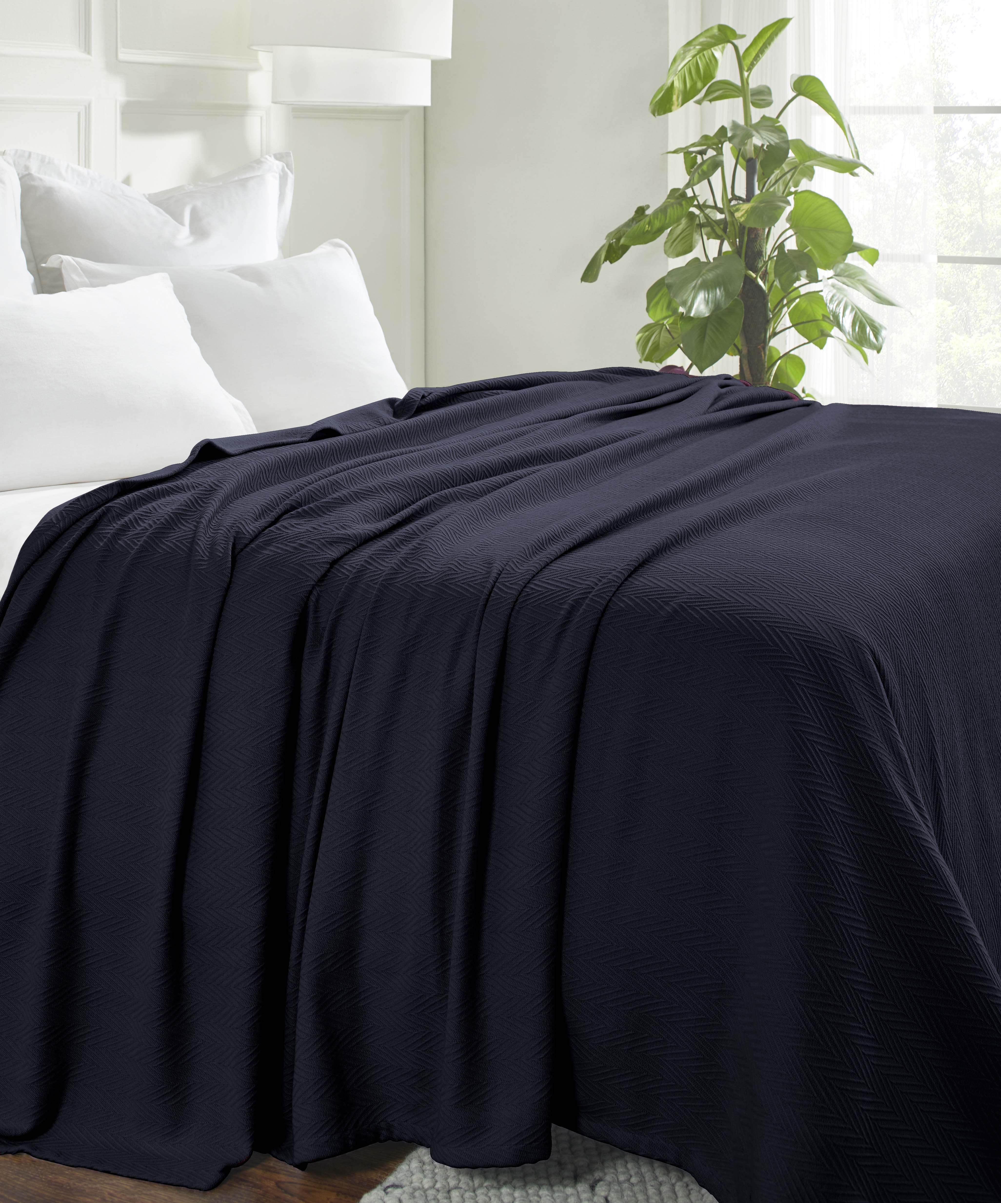 Soft All-Season Chevron Cotton Bed Blanket & Sofa Throw - Cozy Home Decor for Living Room, Bedroom, and Travel