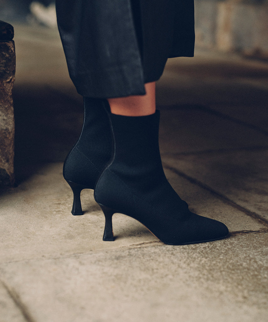 Glamorous Black Knit Boots for Women - Stylish & Comfortable Winter Boots for Casual Outfits, Office Wear & Night Out