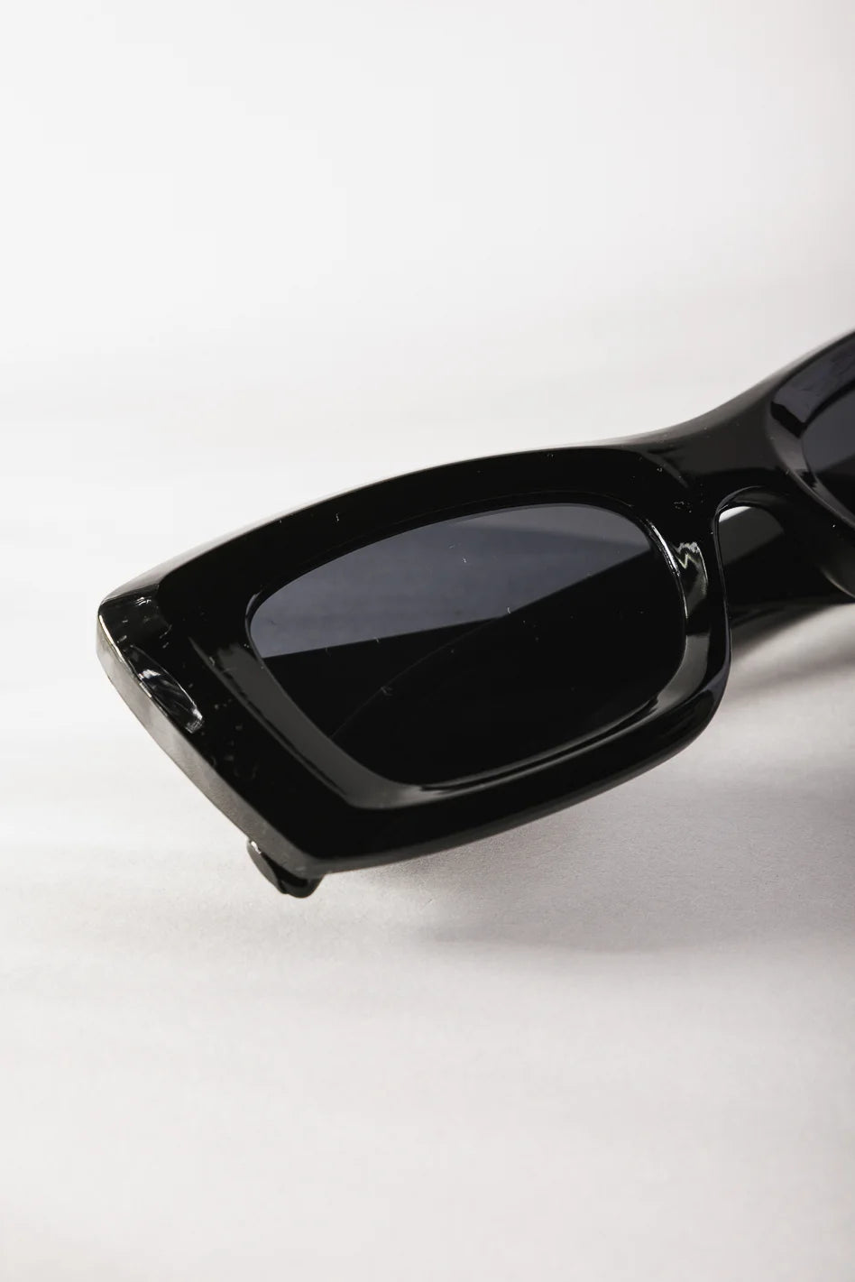 Kamree Black Polarized Sunglasses for Men & Women - UV Protection, Lightweight & Stylish - Perfect for Driving, Beach, and Outdoor Activities