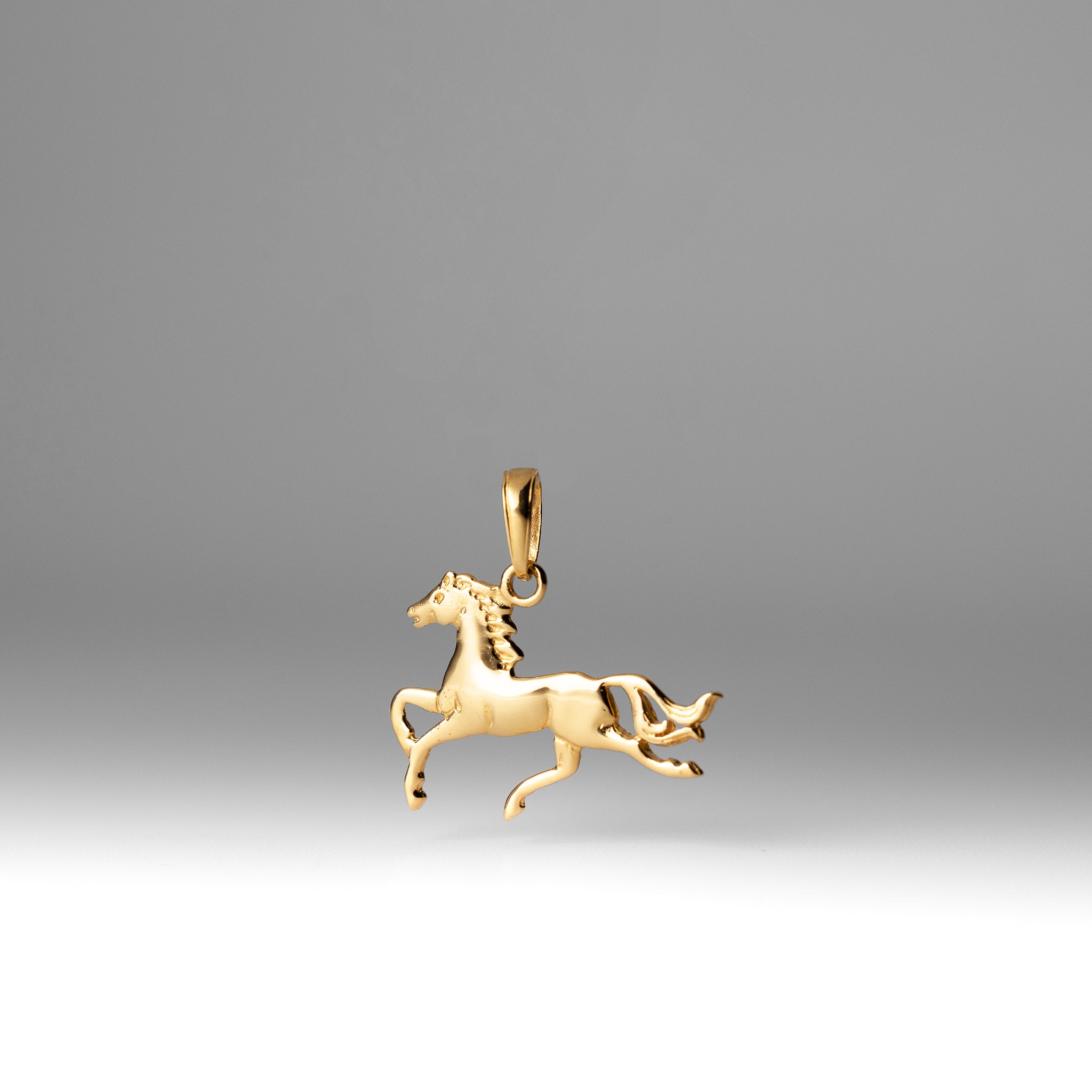 Elegant Gold Horse Pendant Necklace - Vintage Equestrian Jewelry for Women - Perfect for Gifts, Parties & Horse Lovers