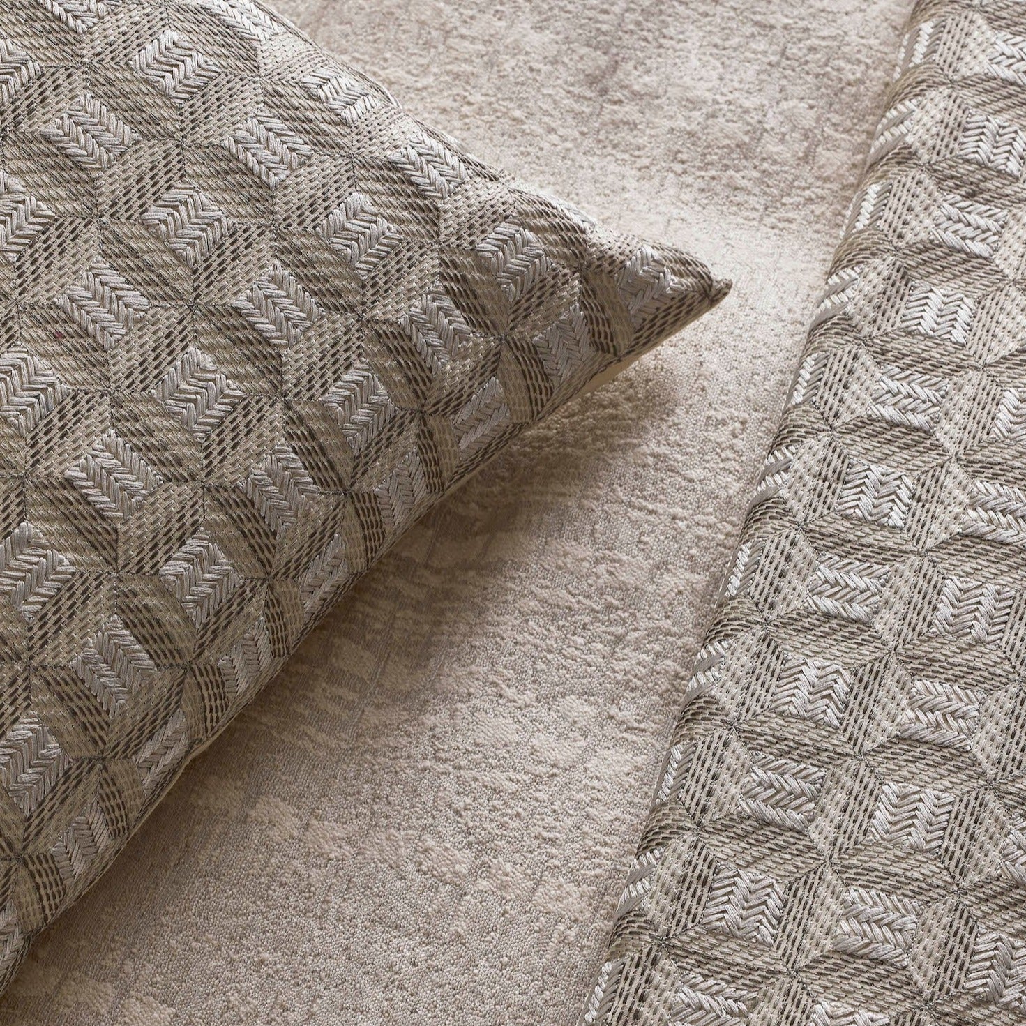 Luxury Collonade Pillow - Soft & Supportive Decorative Throw Pillow for Sofa, Bed, Couch - Perfect for Home Decor, Living Room & Bedroom Accents