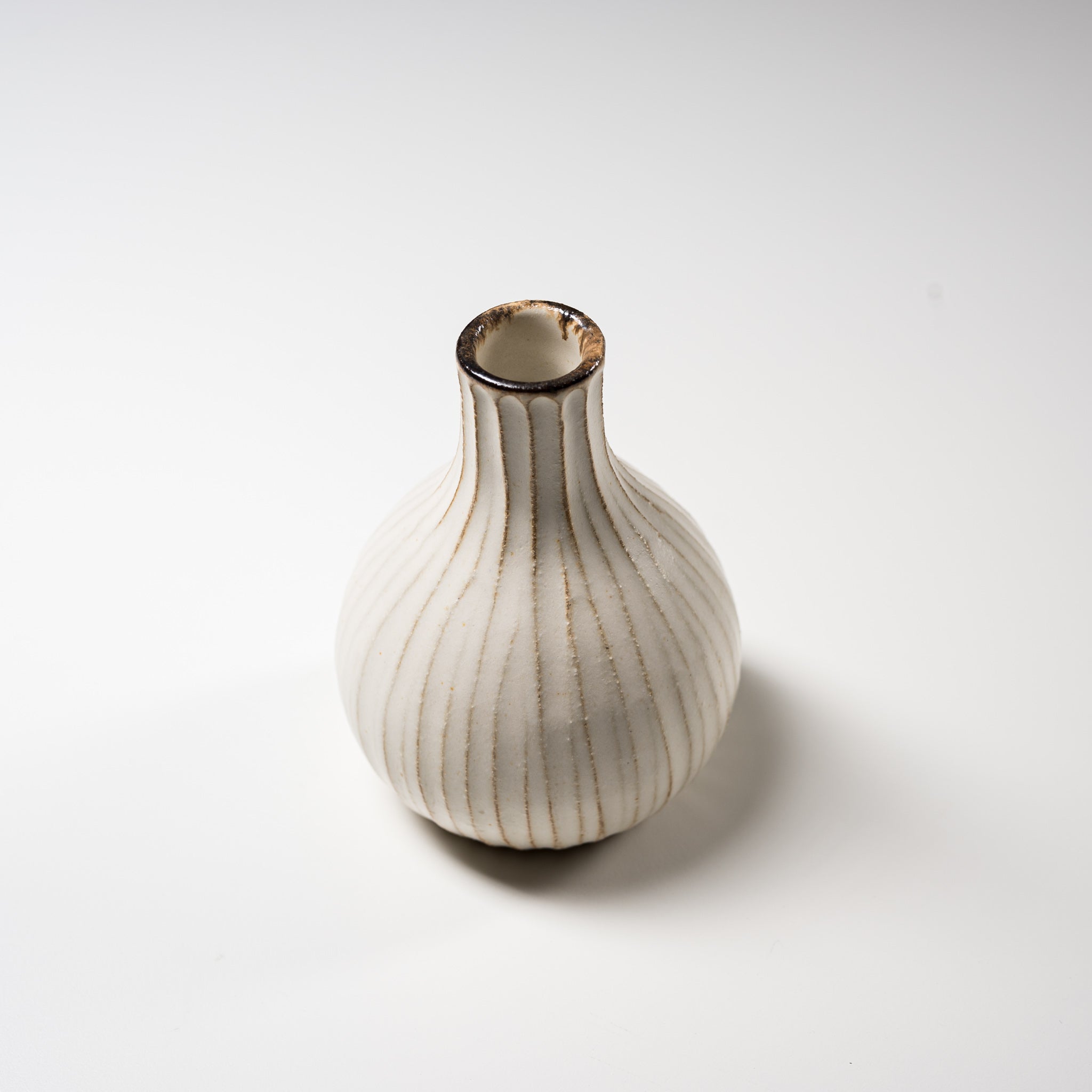 Wakasama Kiln Shallot Vase - Handcrafted Japanese Ceramic Pottery for Home Decor, Flower Arrangement & Table Centerpiece