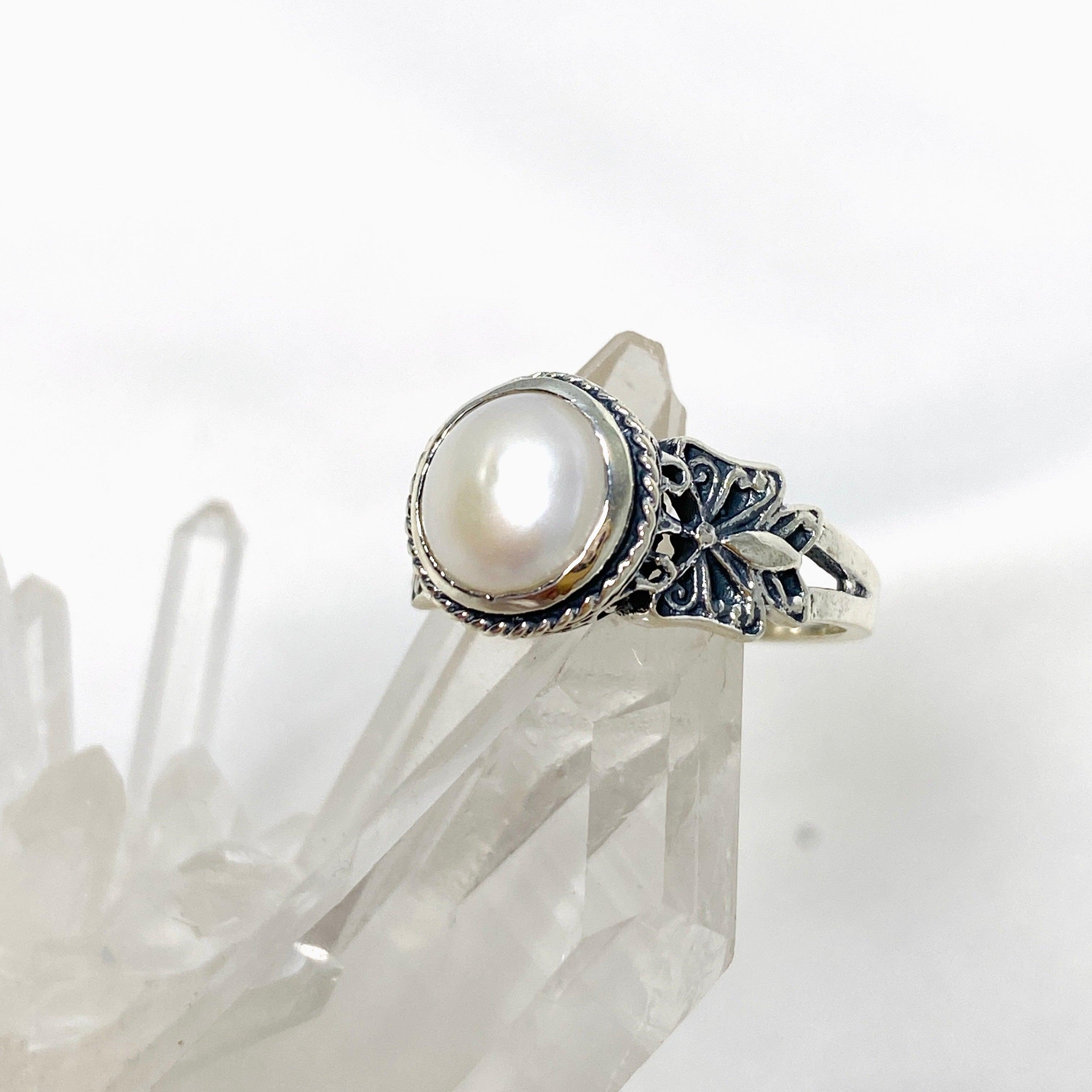 Exquisite Pearl Round Ring with Decorative Setting R3671 - Elegant Jewelry for Women, Perfect for Weddings, Parties & Special Occasions