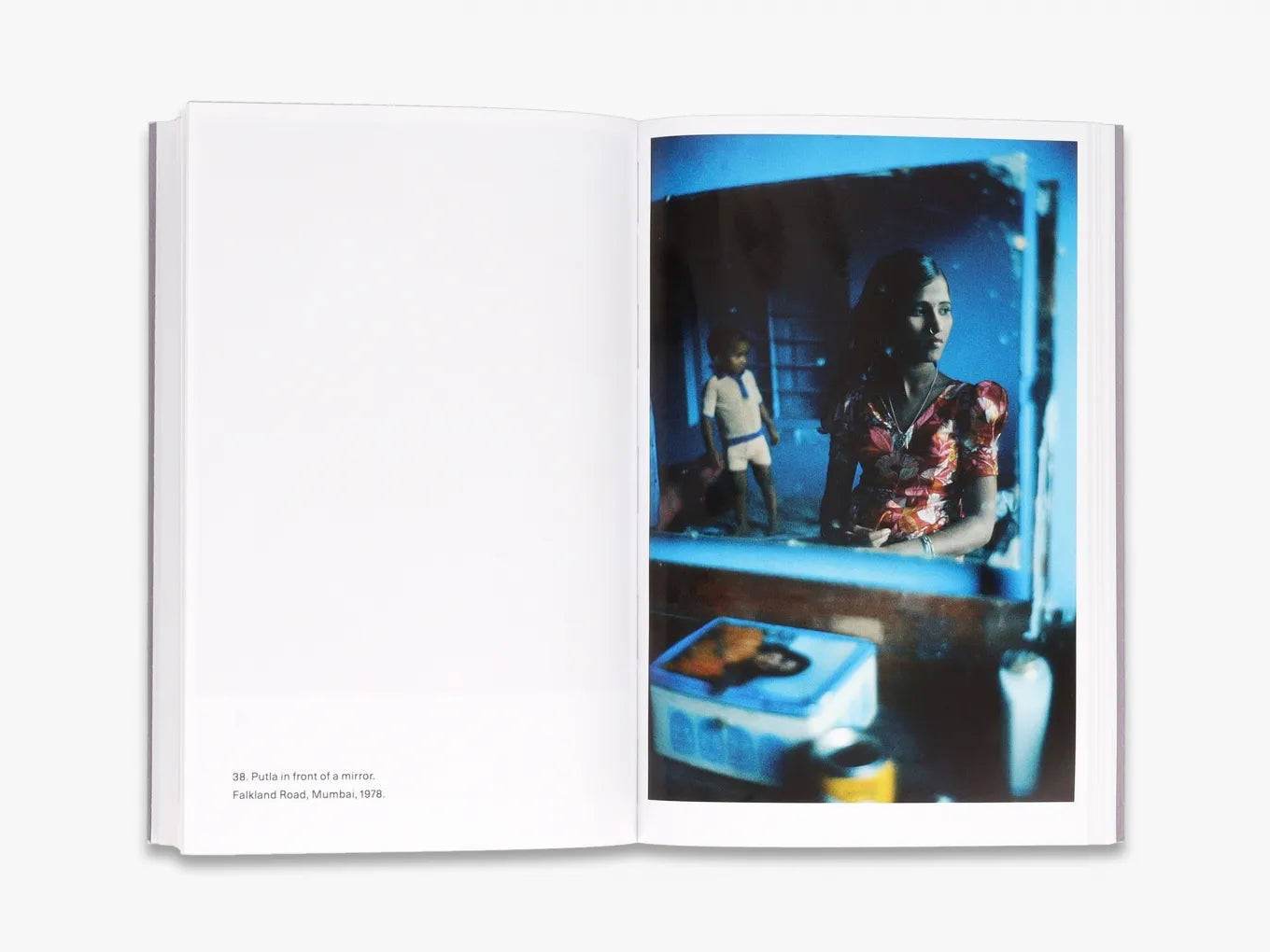 Mary Ellen Mark Photofile - Iconic Photography Book Collection for Art Lovers & Collectors | Perfect for Home Decor, Coffee Table Display & Gift Ideas