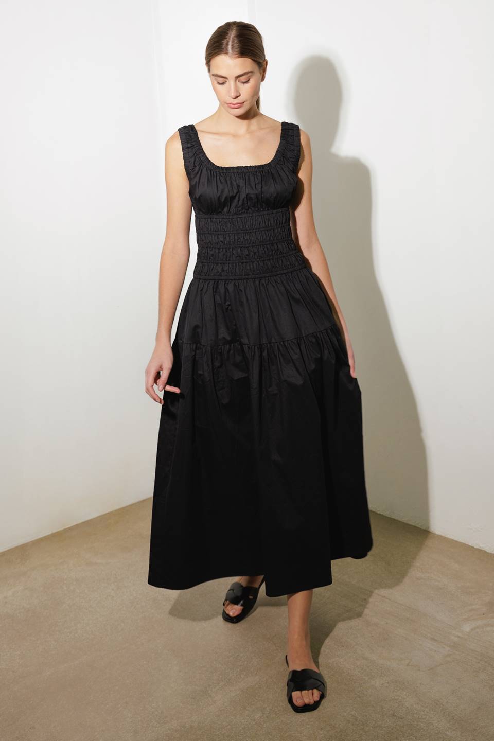 LOVELIEST LOOKS MIDI DRESS in Black - Perfect for Casual Outings, Date Nights & Special Occasions