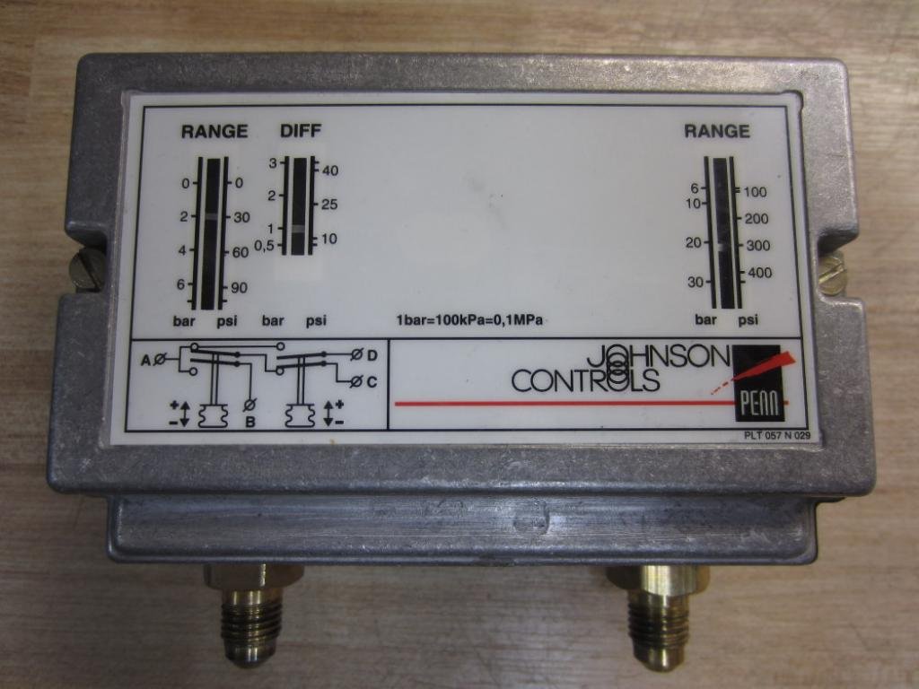 Johnson Controls P78LCA-9300 Pressure Controller | HVAC System Pressure Switch | P78LCA9300 Replacement Part | for Commercial & Industrial Building Automation Systems