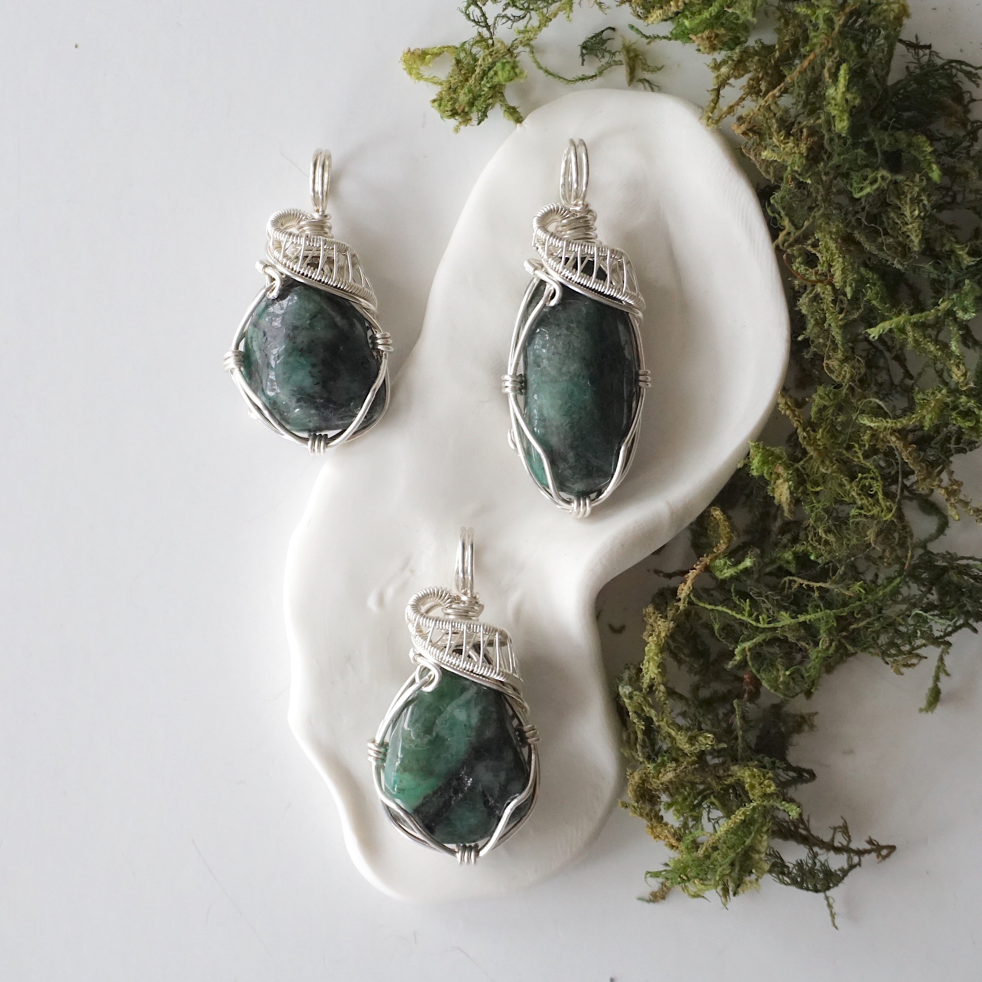 Natural Raw Emerald Pendant Necklace in 925 Sterling Silver - Elegant Handmade Jewelry for Women, Gift for Her, Boho Chic & Everyday Wear