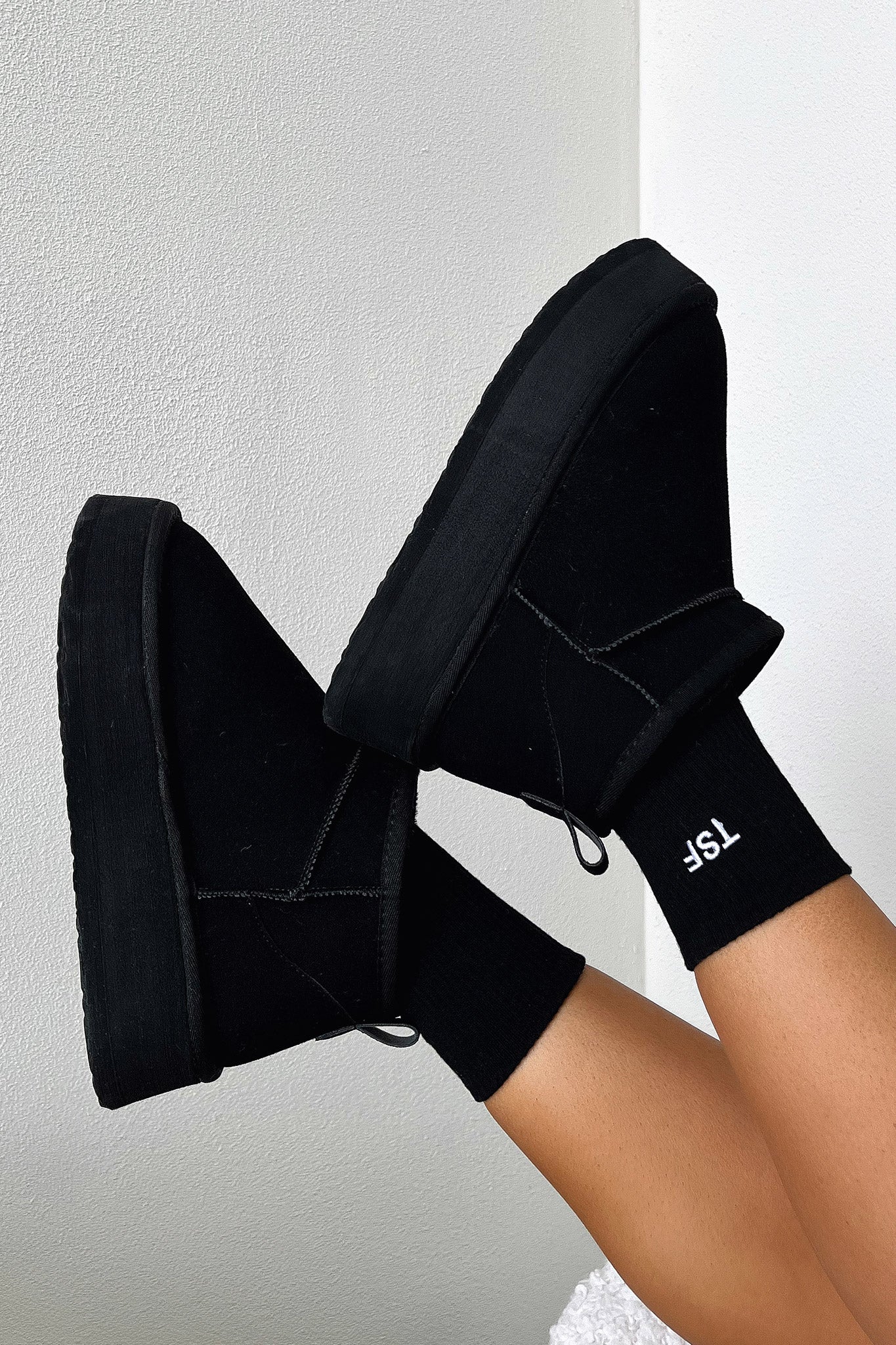 Eesha Women's Platform Boots - Black Chunky Heel Ankle Boots for Fall & Winter | Stylish & Comfortable for Casual Outfits, Work & Night Out