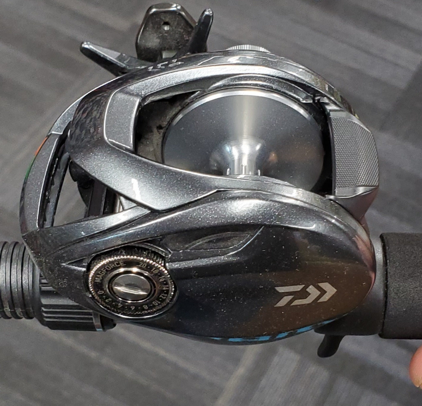 Daiwa Lexa TW 400P Baitcasting Reel - High Performance Fishing Reel for Saltwater & Freshwater - Perfect for Bass, Walleye, and Inshore Fishing