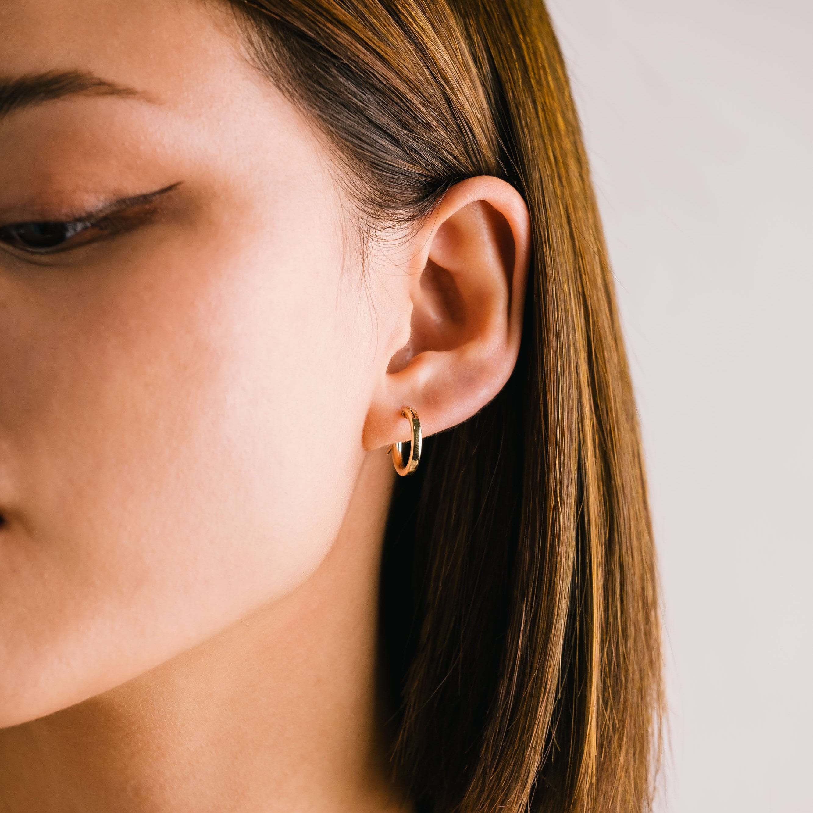 14K Gold Filled Wire Hoop Earrings for Women - Classic Circle Huggie Earrings for Everyday Wear, Gift Giving & Special Occasions